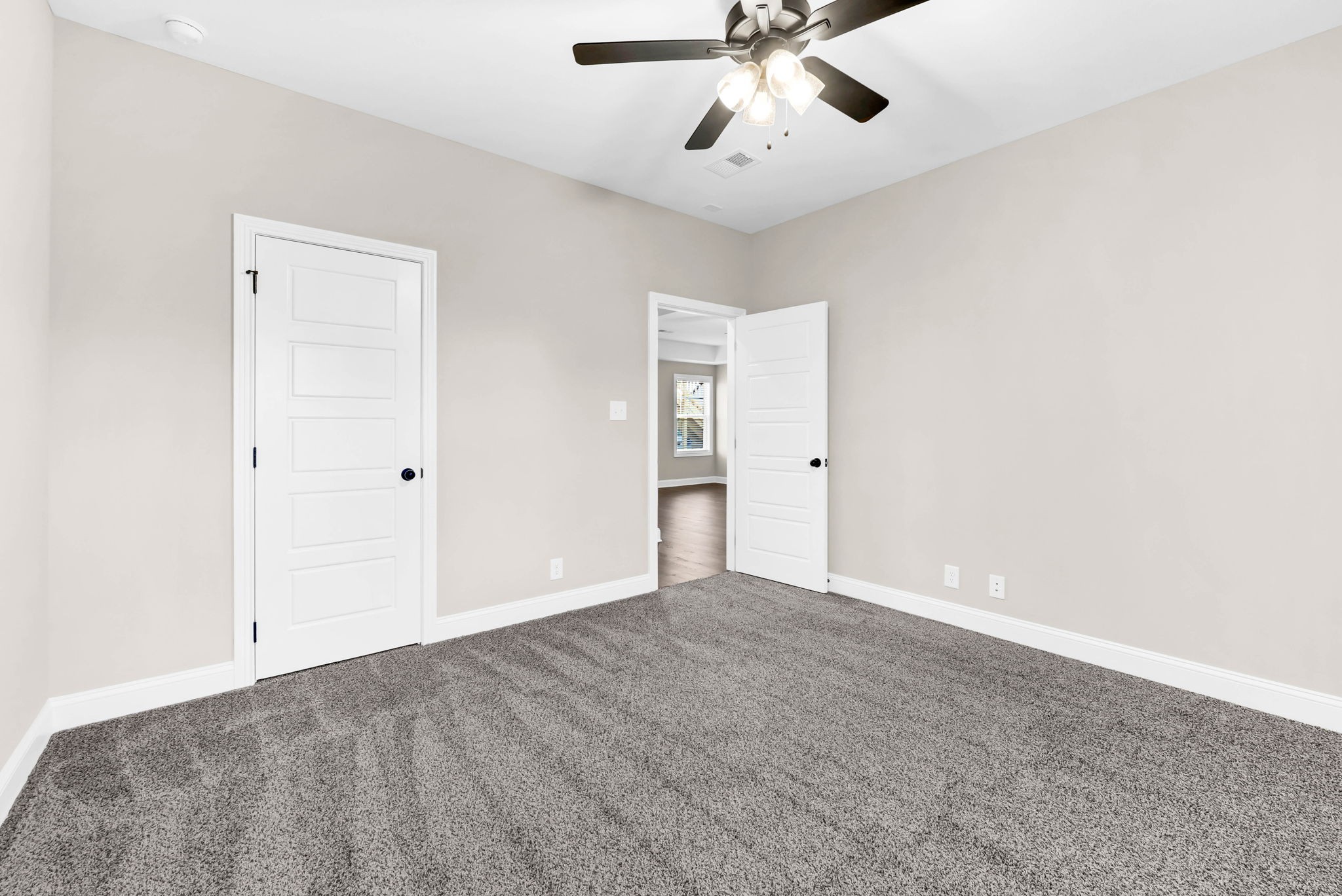 Clarksville, Tennessee 37040, United States, 5 Bedrooms Bedrooms, ,3 BathroomsBathrooms,Residential,Active,195985