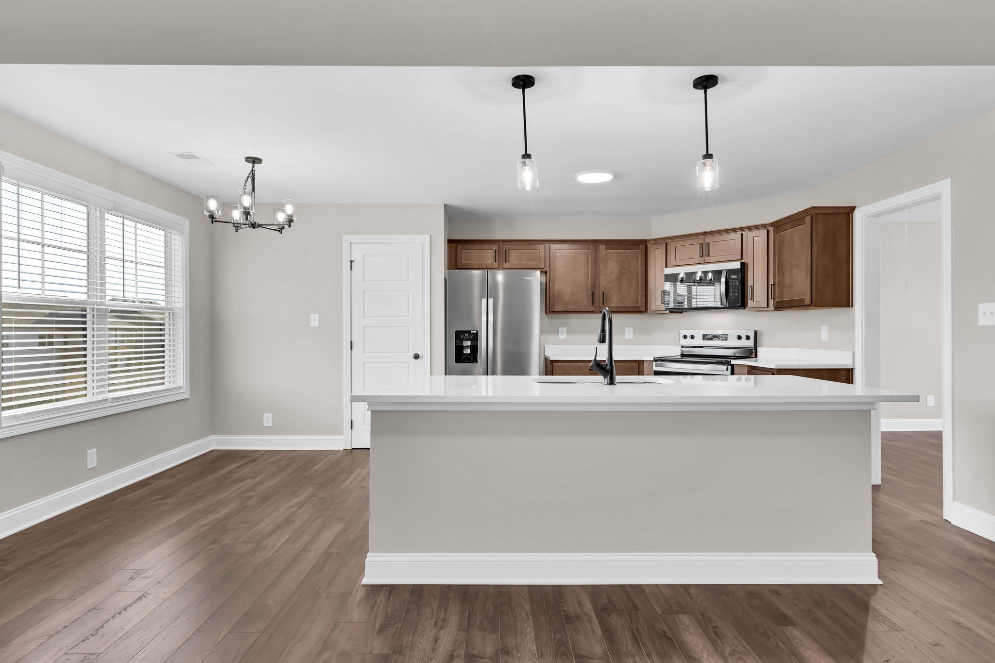 Clarksville, Tennessee 37040, United States, 5 Bedrooms Bedrooms, ,3 BathroomsBathrooms,Residential,Active,195985