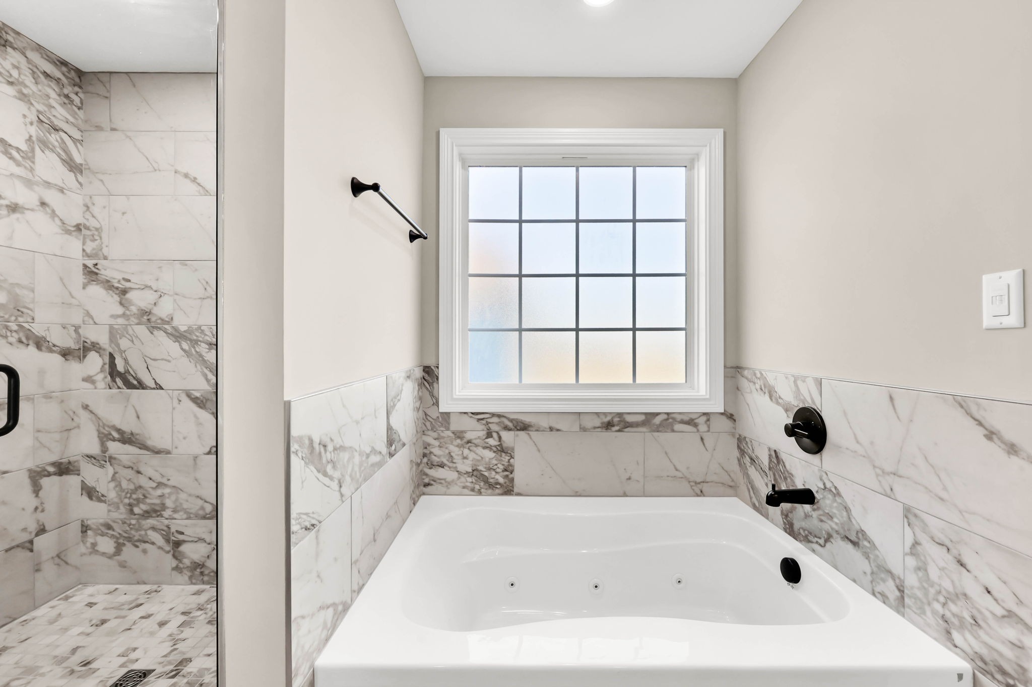 Clarksville, Tennessee 37040, United States, 5 Bedrooms Bedrooms, ,3 BathroomsBathrooms,Residential,Active,195985