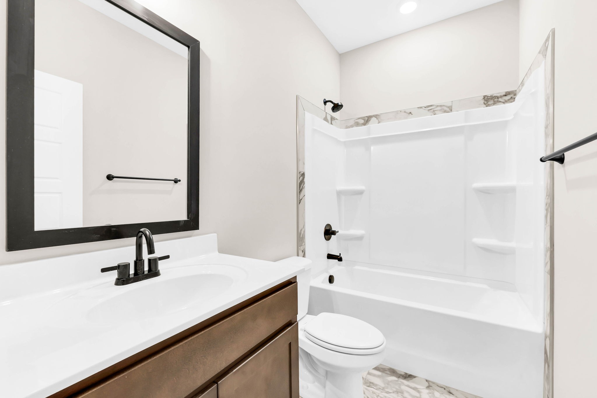 Clarksville, Tennessee 37040, United States, 5 Bedrooms Bedrooms, ,3 BathroomsBathrooms,Residential,Active,195985