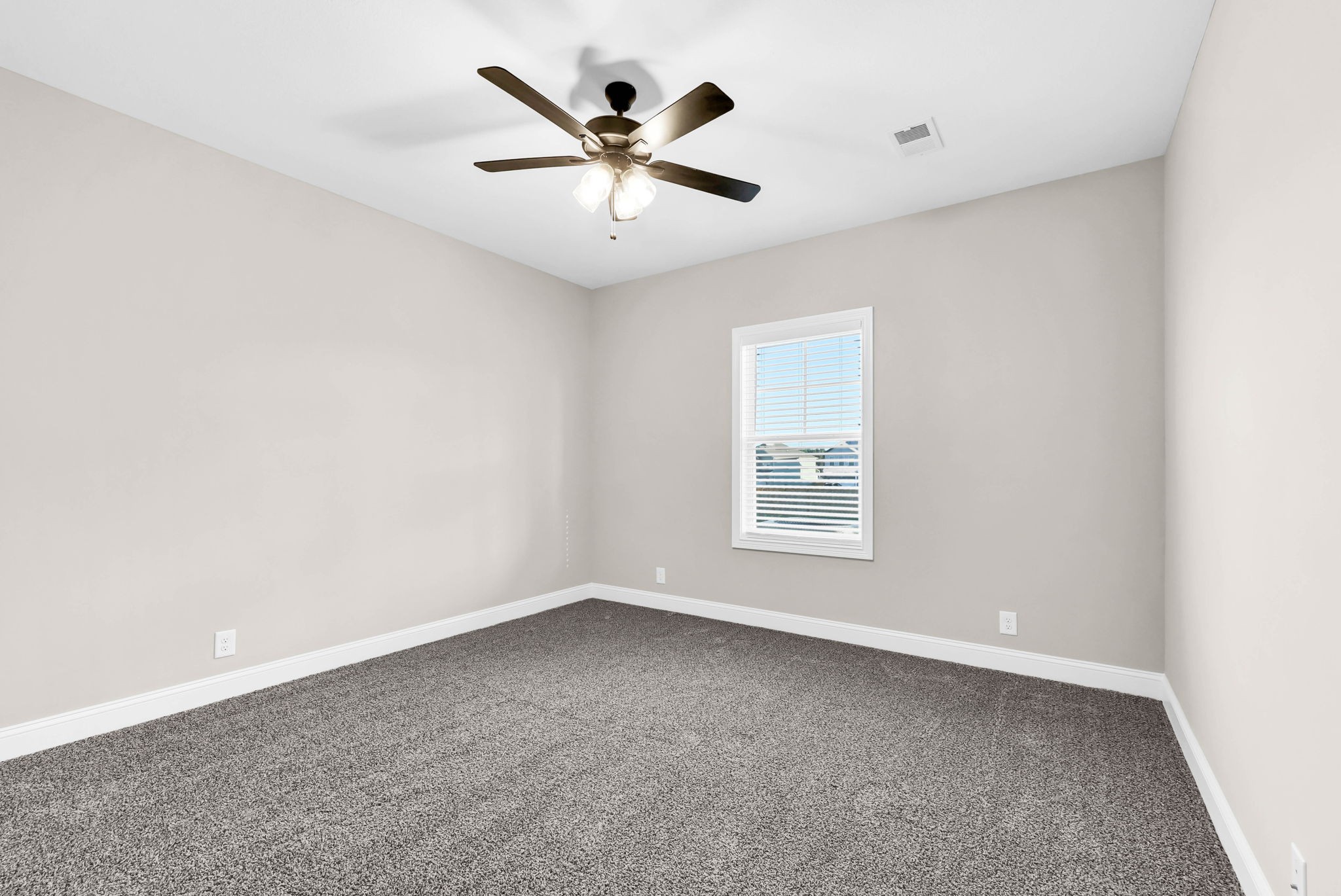 Clarksville, Tennessee 37040, United States, 5 Bedrooms Bedrooms, ,3 BathroomsBathrooms,Residential,Active,195985