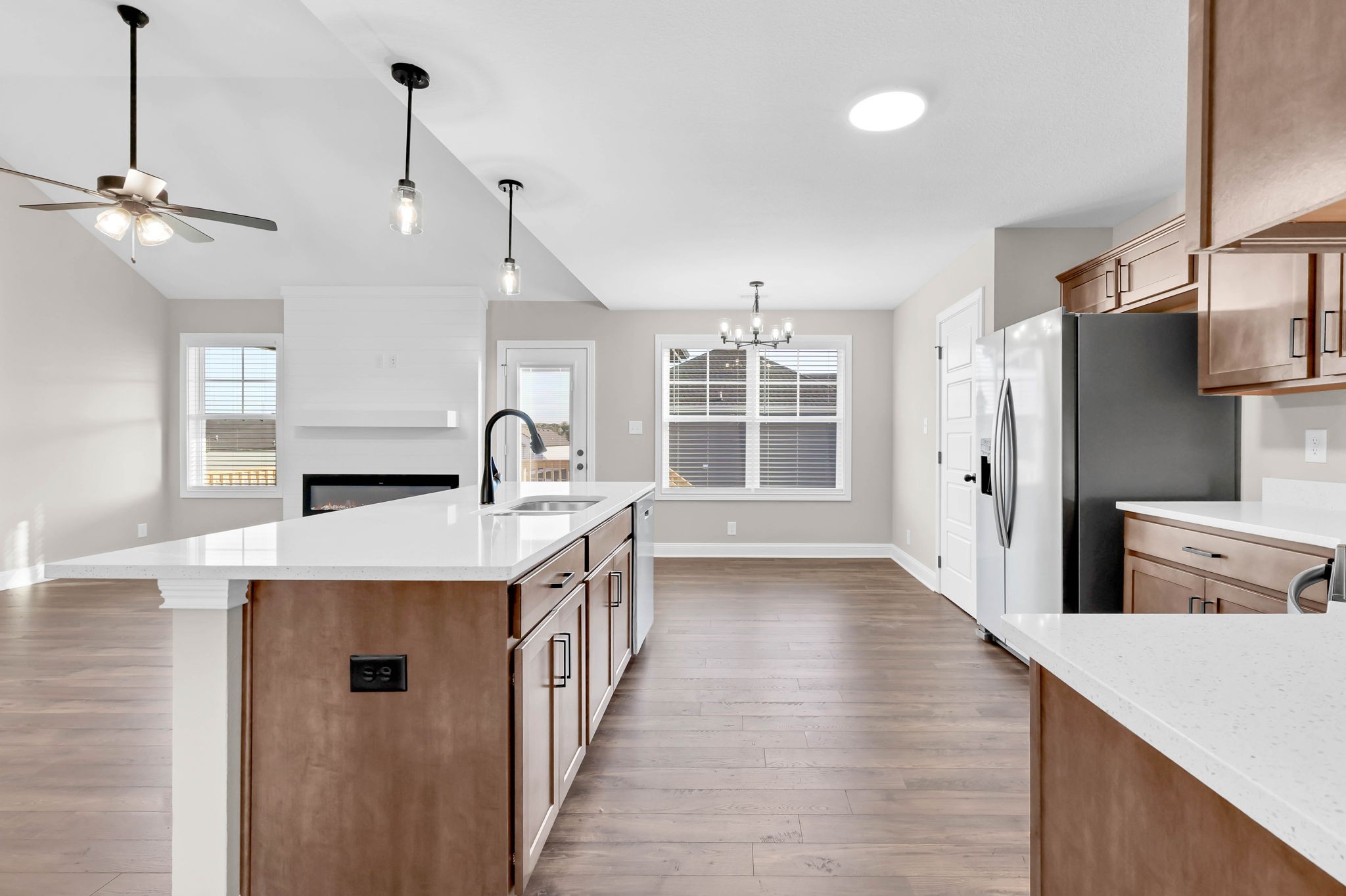 Clarksville, Tennessee 37040, United States, 5 Bedrooms Bedrooms, ,3 BathroomsBathrooms,Residential,Active,195985