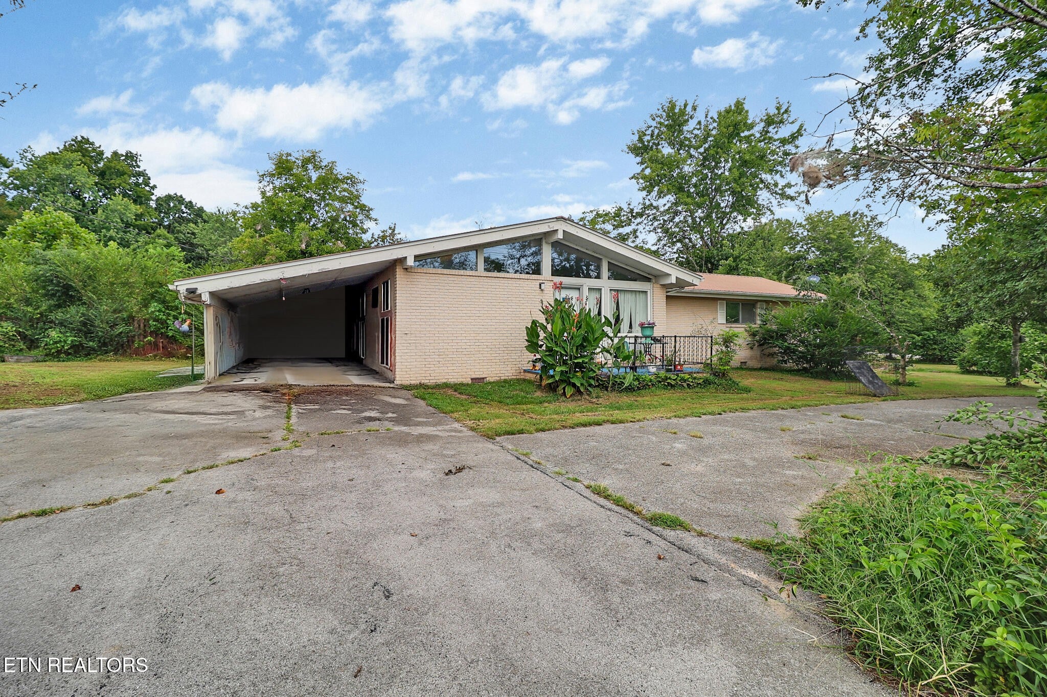 1030 Allardt Hwy