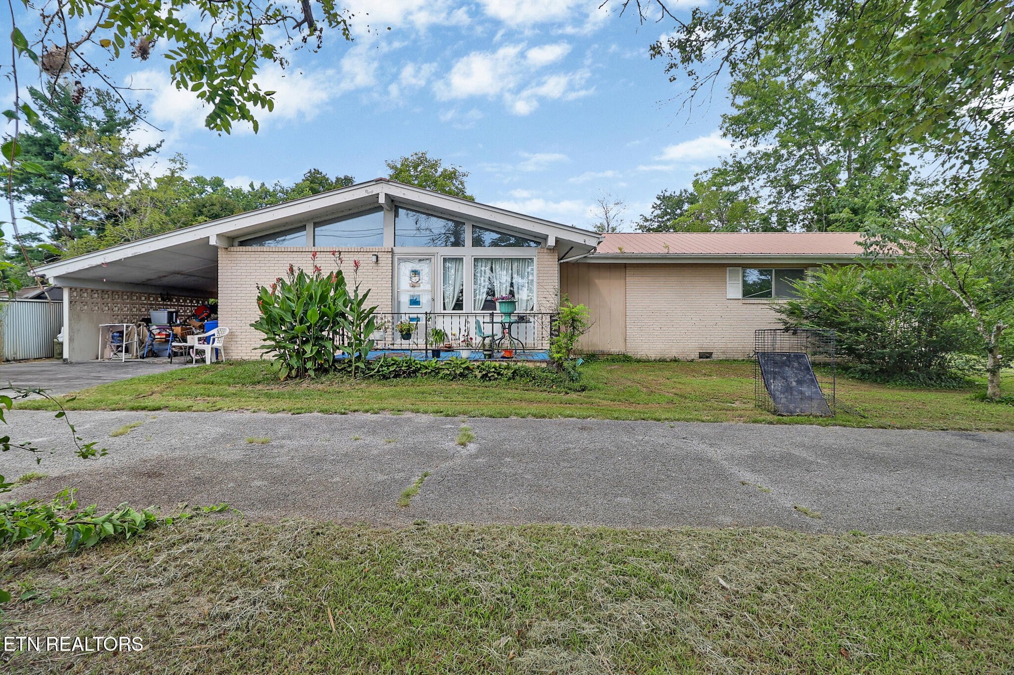 1030 Allardt Hwy