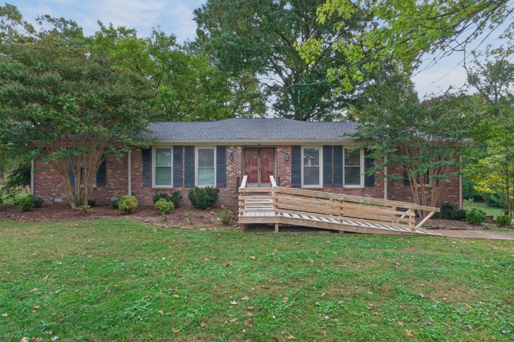 Photo 1 of 34 — 1275 Flatt Cir, Cookeville, TN 38501