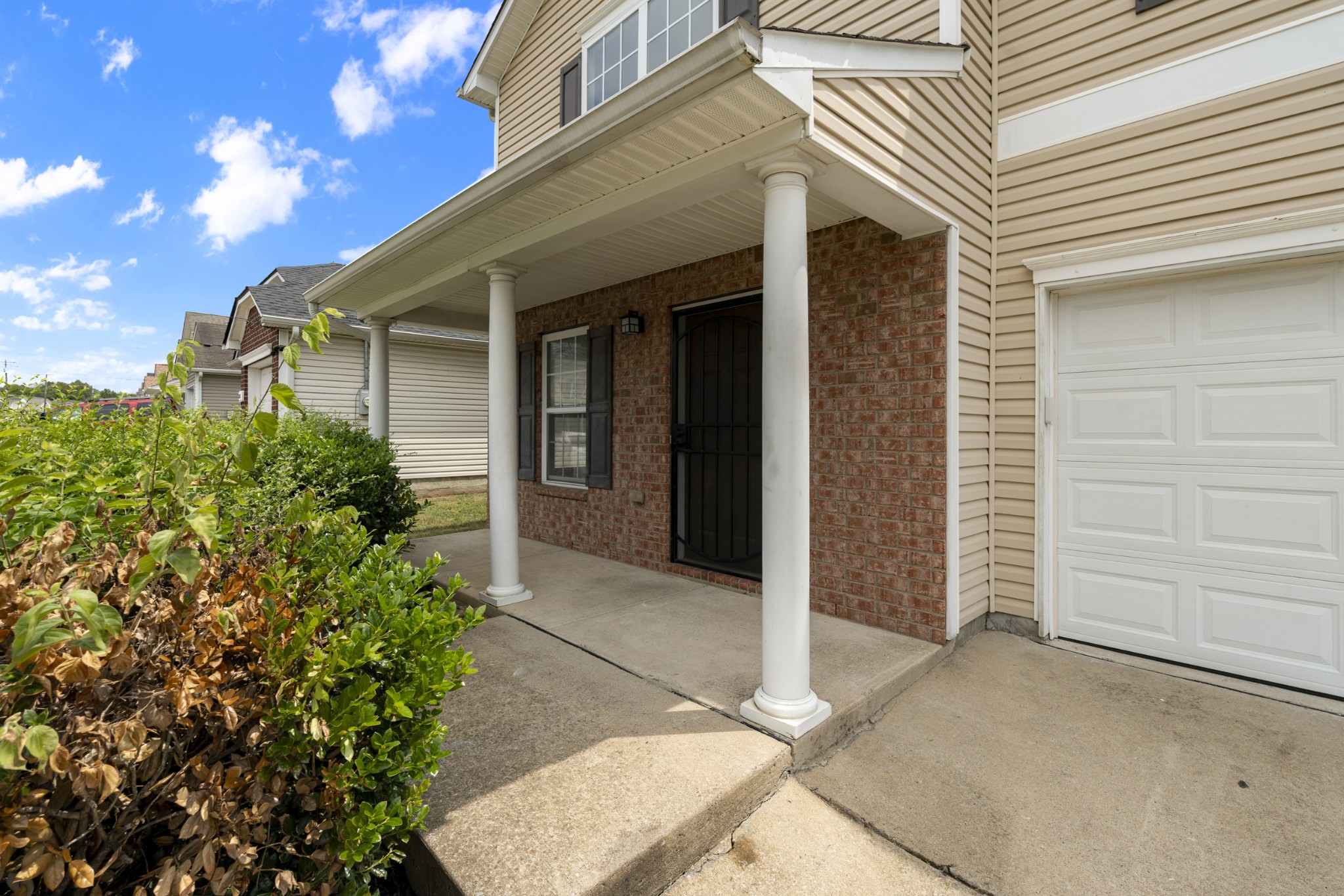 2853 Creekbend Dr