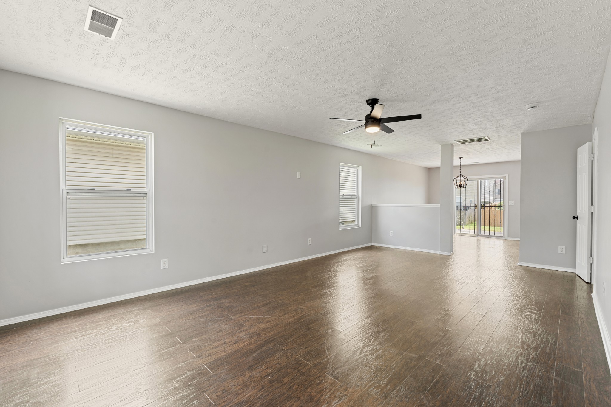 2853 Creekbend Dr