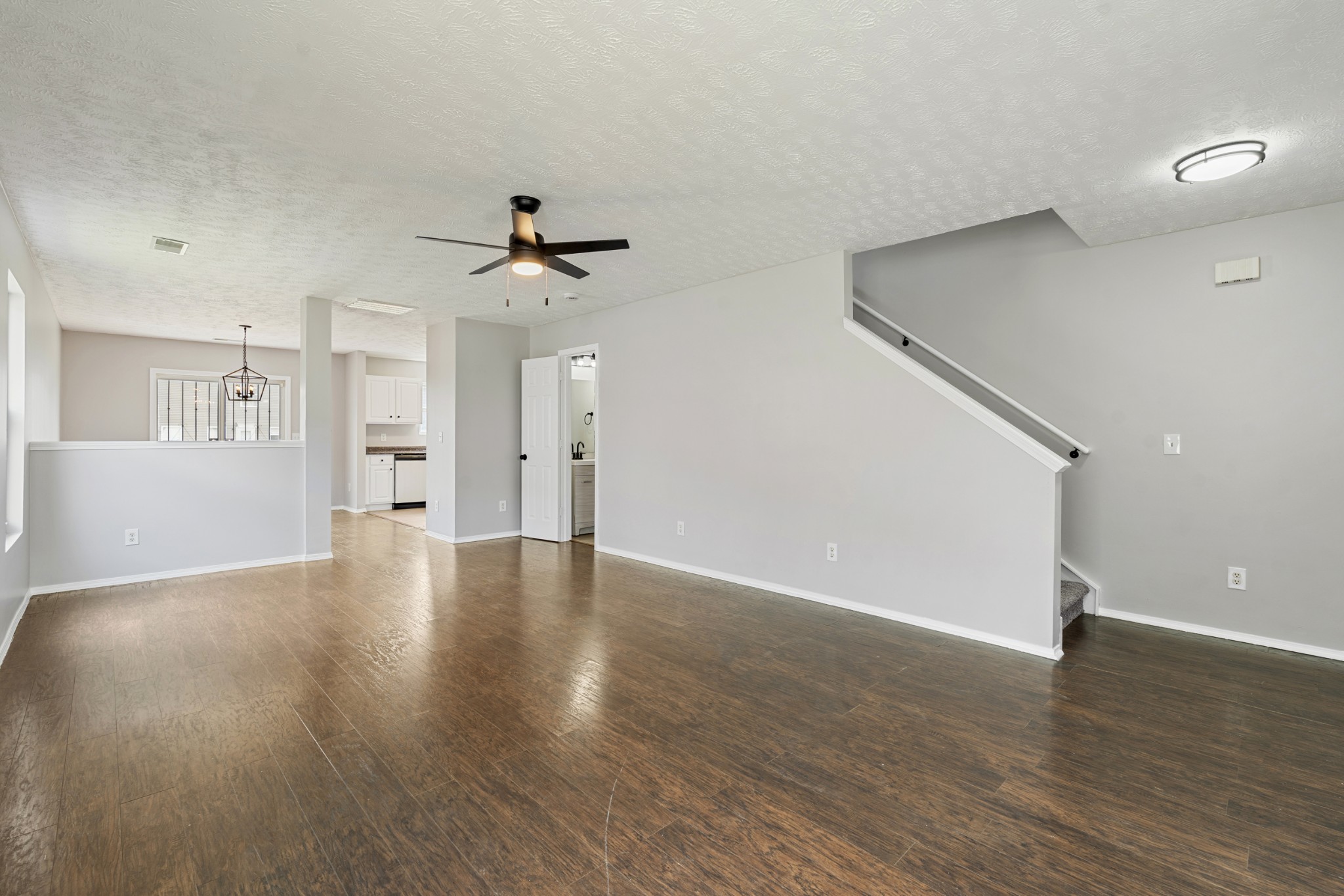 2853 Creekbend Dr