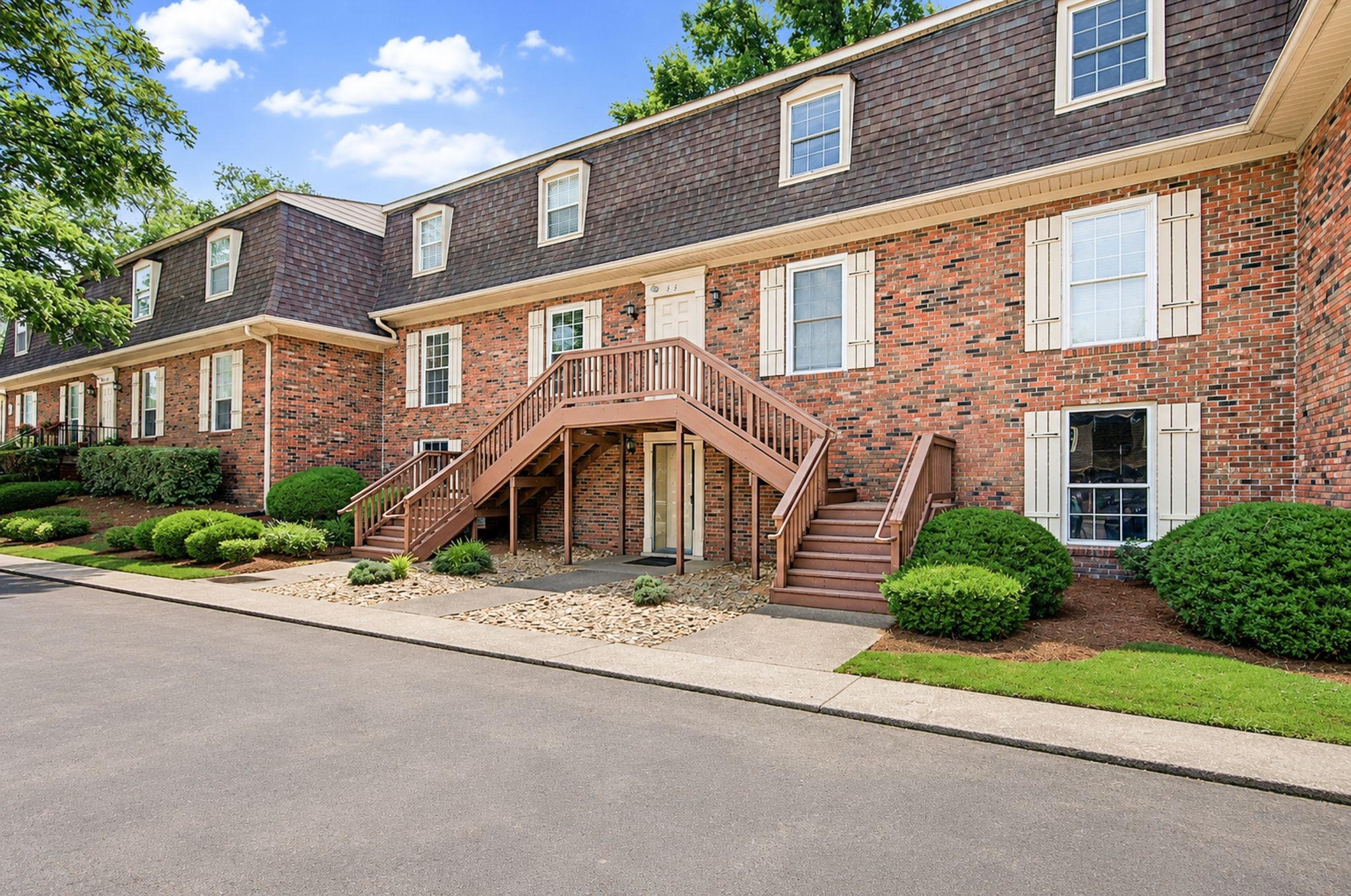 1100 W Main St D5