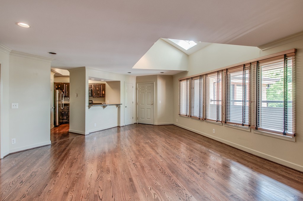 2110 Portland Ave 303