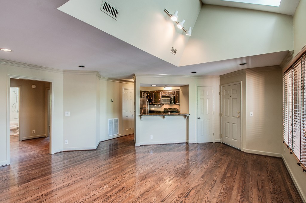 2110 Portland Ave 303