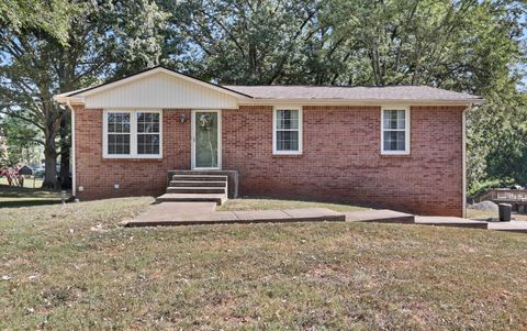 323 Forest Hills Dr Clarksville TN 37040