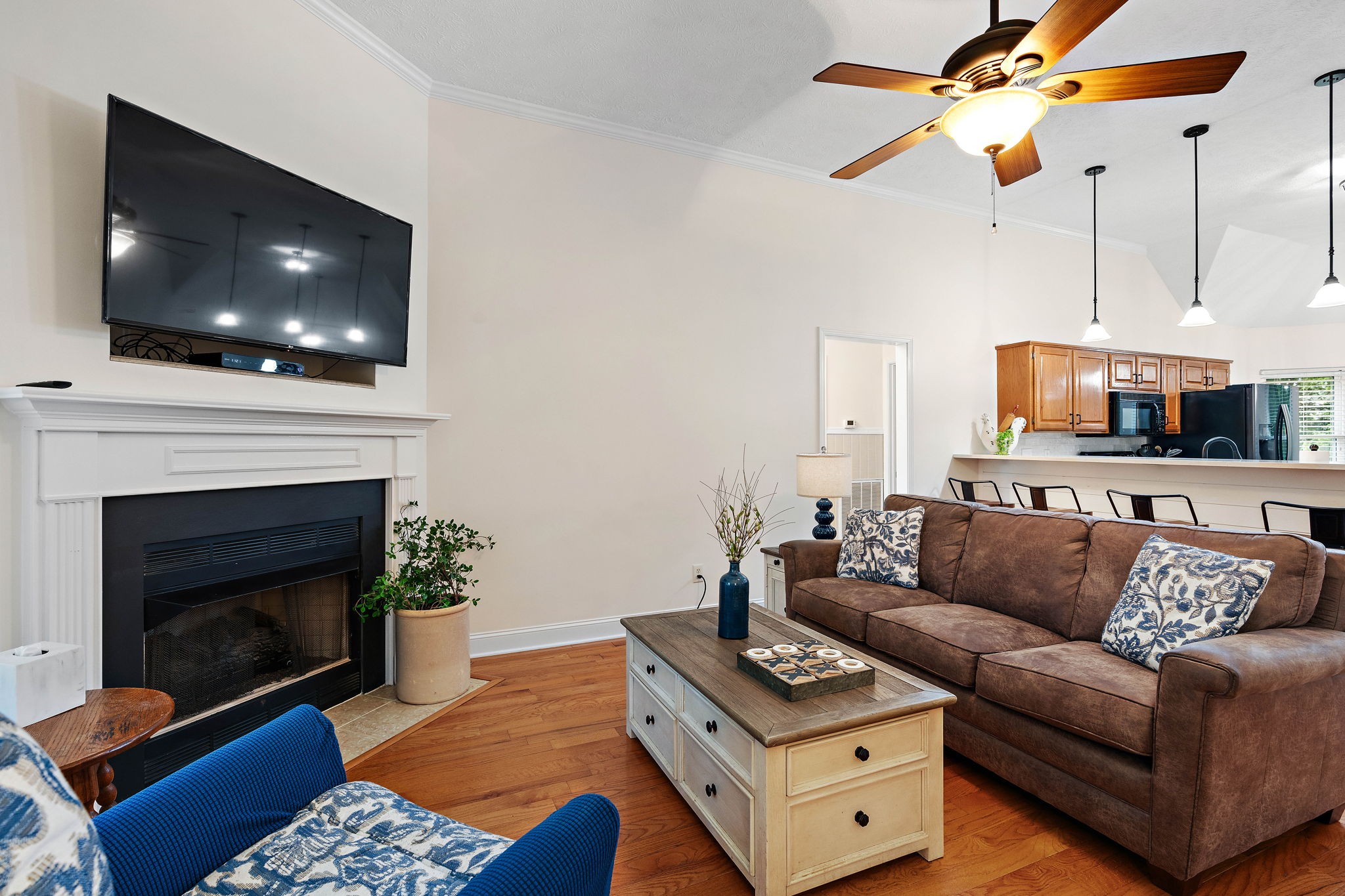 702 Parrish Pt