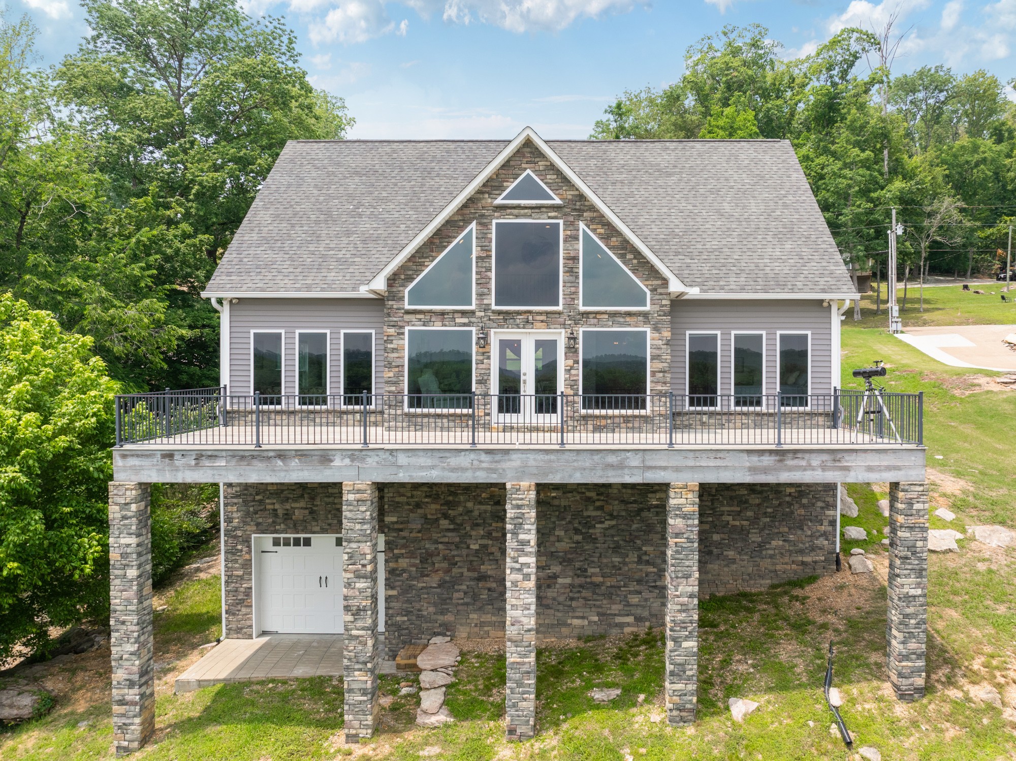 347 Lakeshore Dr