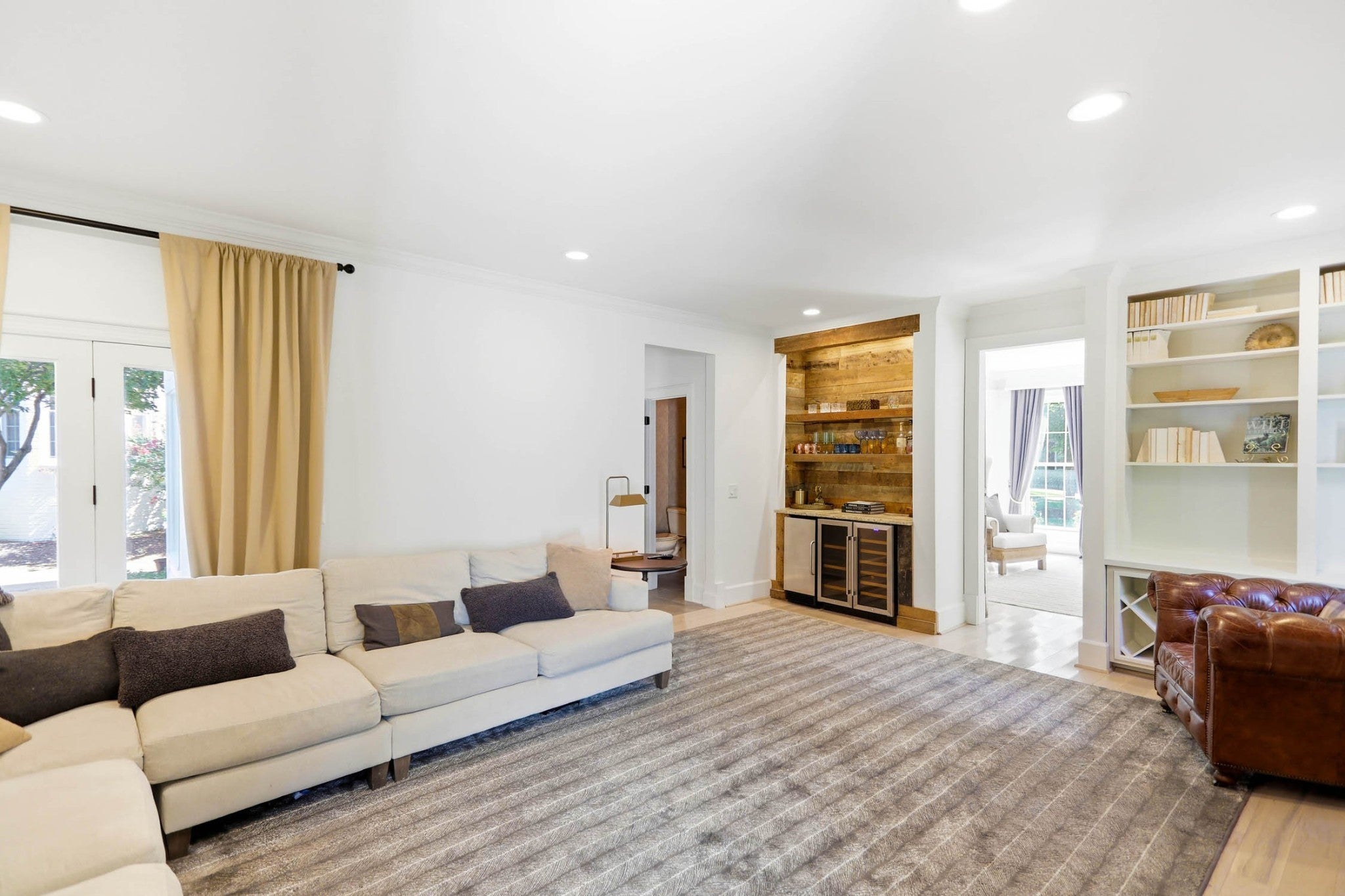 107 Chatsworth Dr - Photo 4