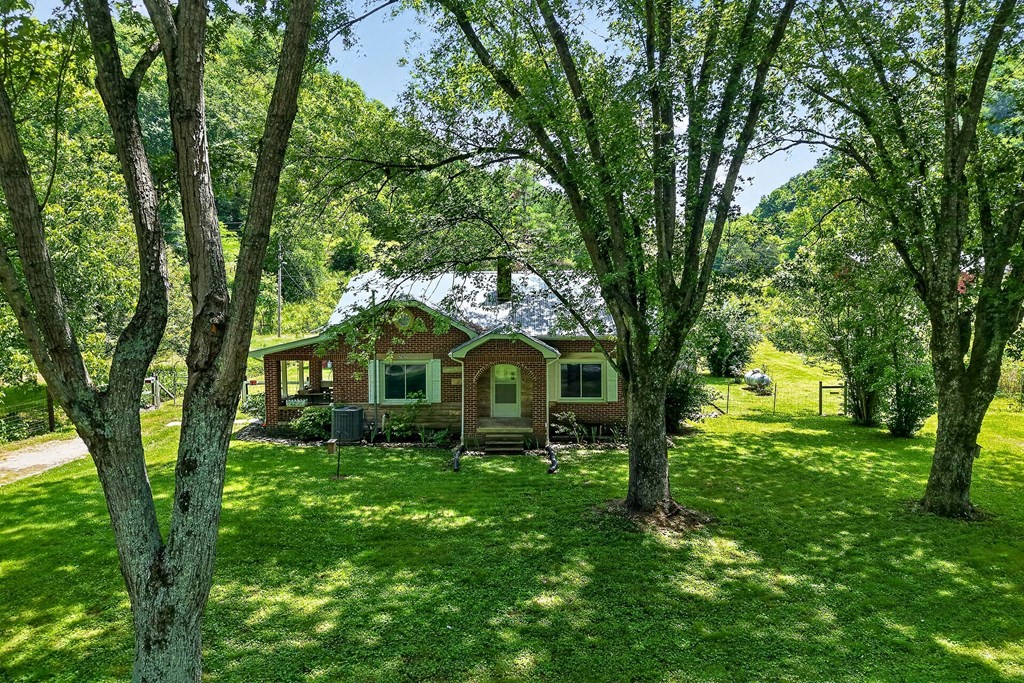 747 Hunting Creek Rd