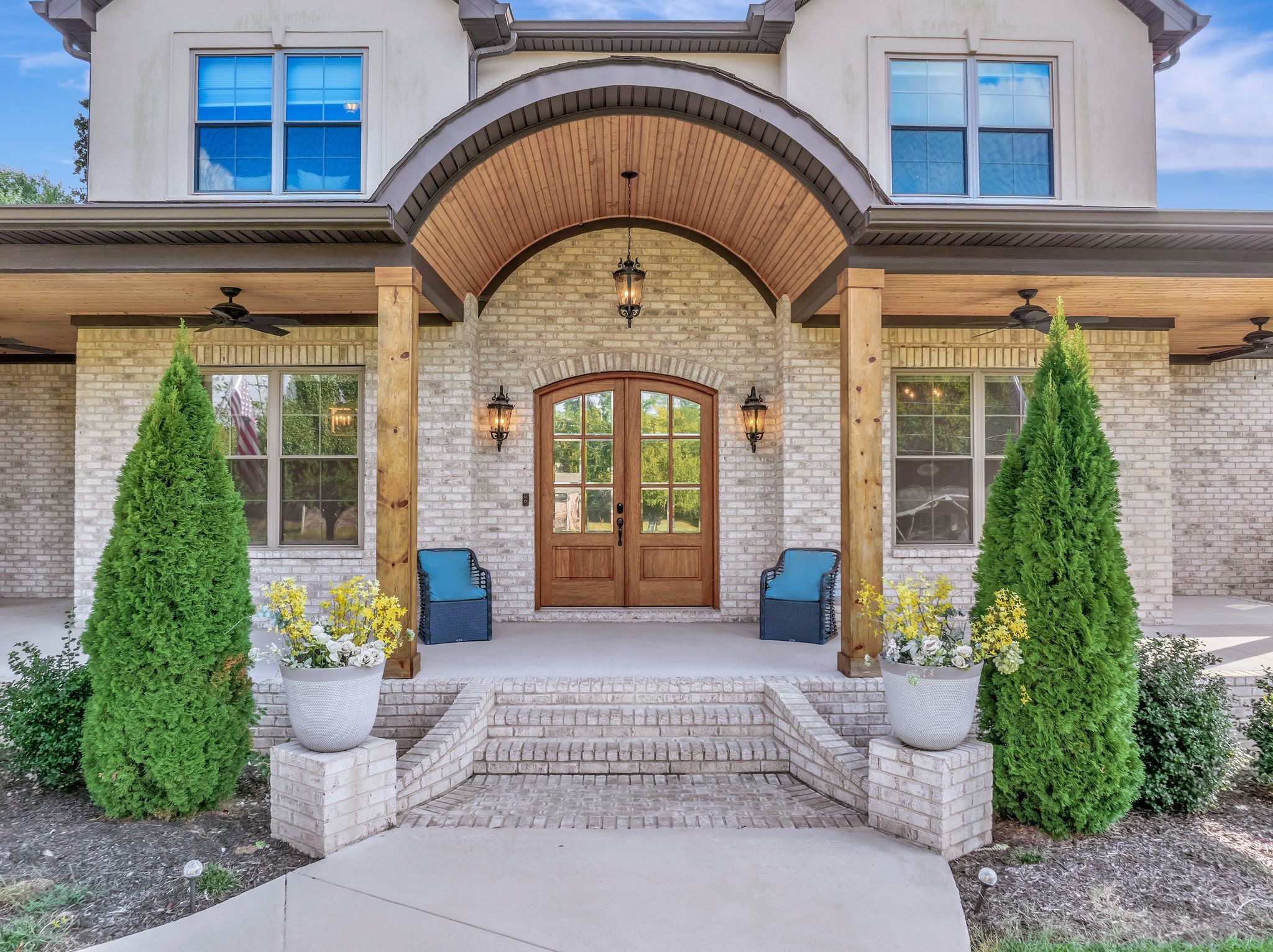 153 Riverwood Dr