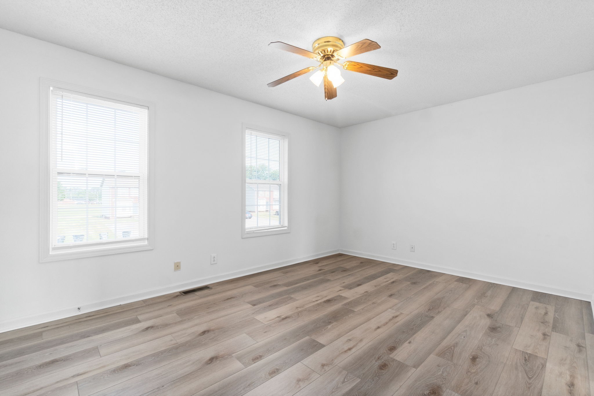 Oak Grove, Kentucky 42262, United States, 2 Bedrooms Bedrooms, ,2 BathroomsBathrooms,Residential,Active,105429