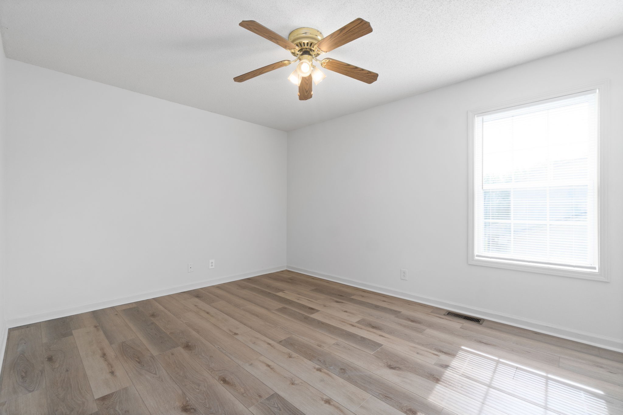 Oak Grove, Kentucky 42262, United States, 2 Bedrooms Bedrooms, ,2 BathroomsBathrooms,Residential,Active,105429