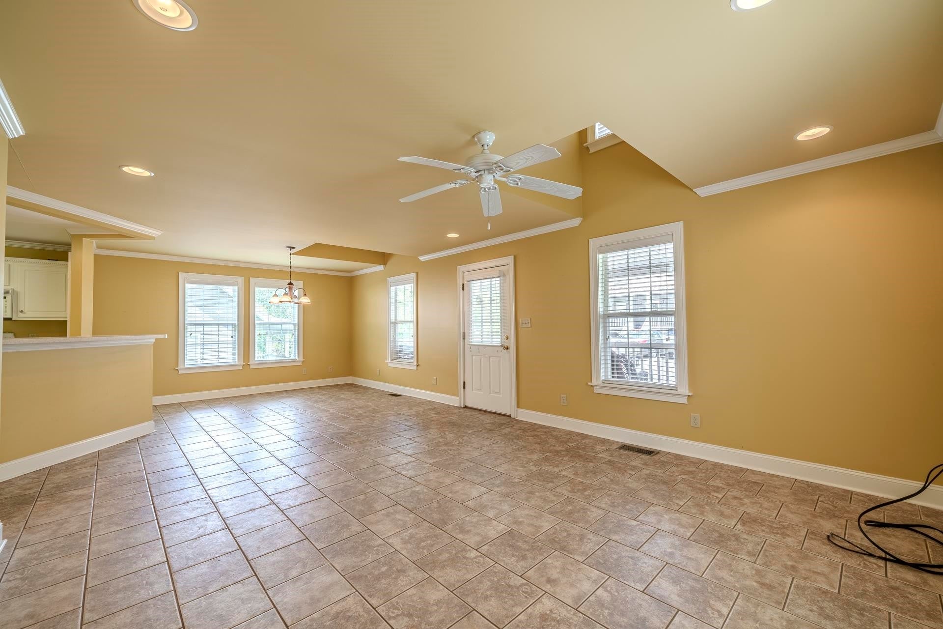 27 TAMARA TRL