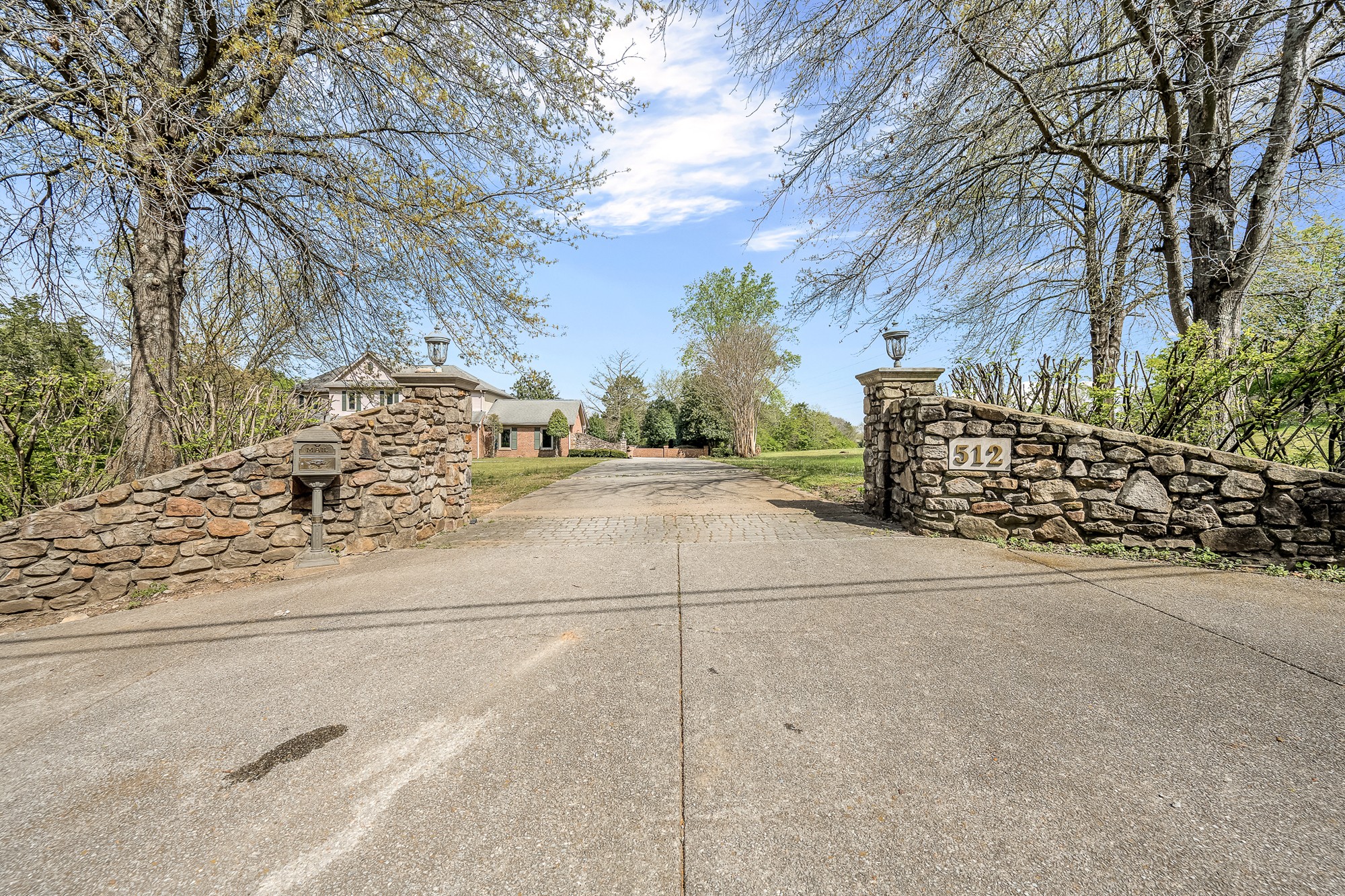 512 W Campbell Rd