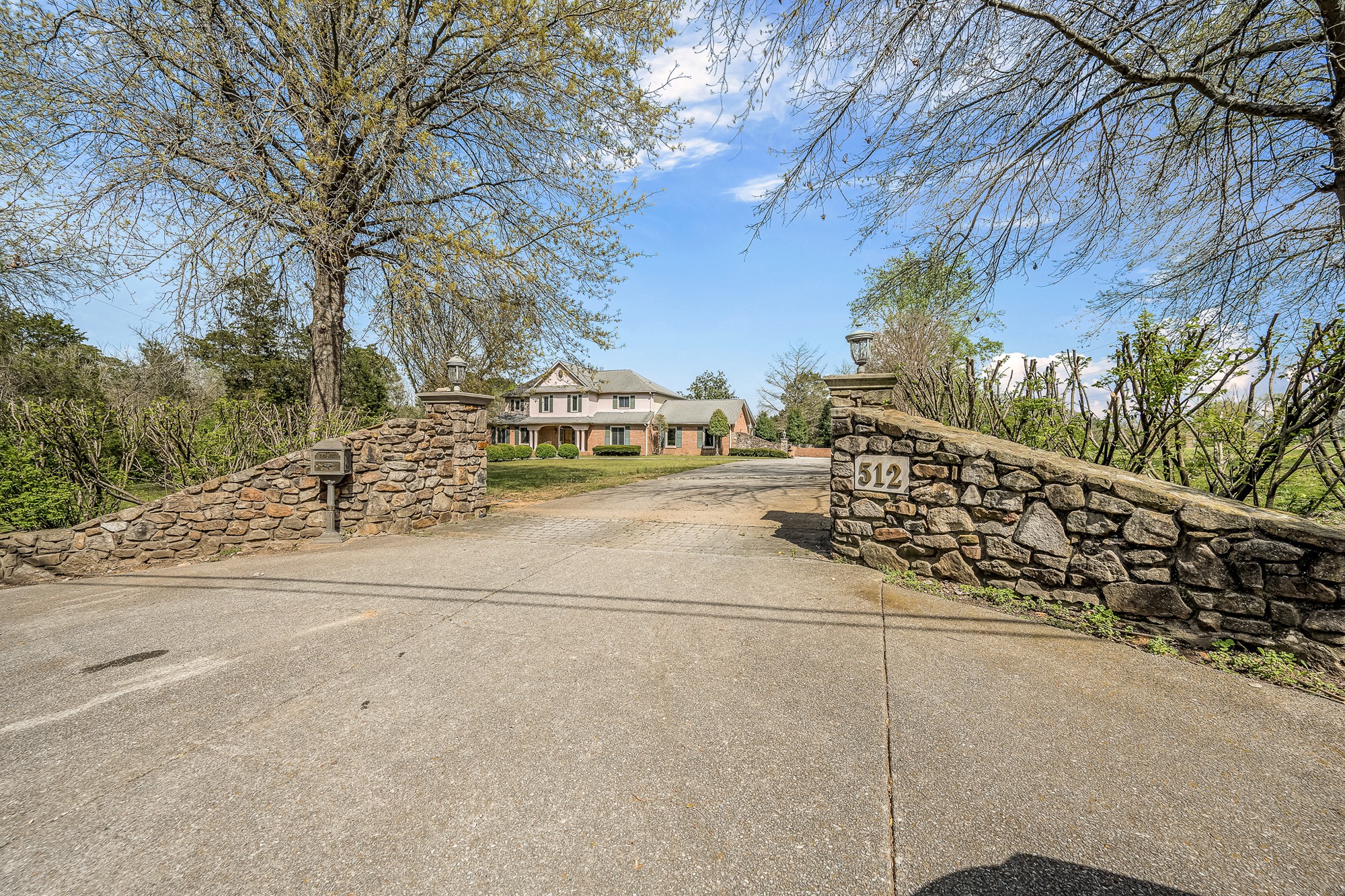 512 W Campbell Rd
