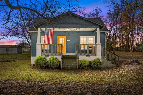 Photo of 306 E St, Clarksville, TN 37042 (MLS # 3214355)