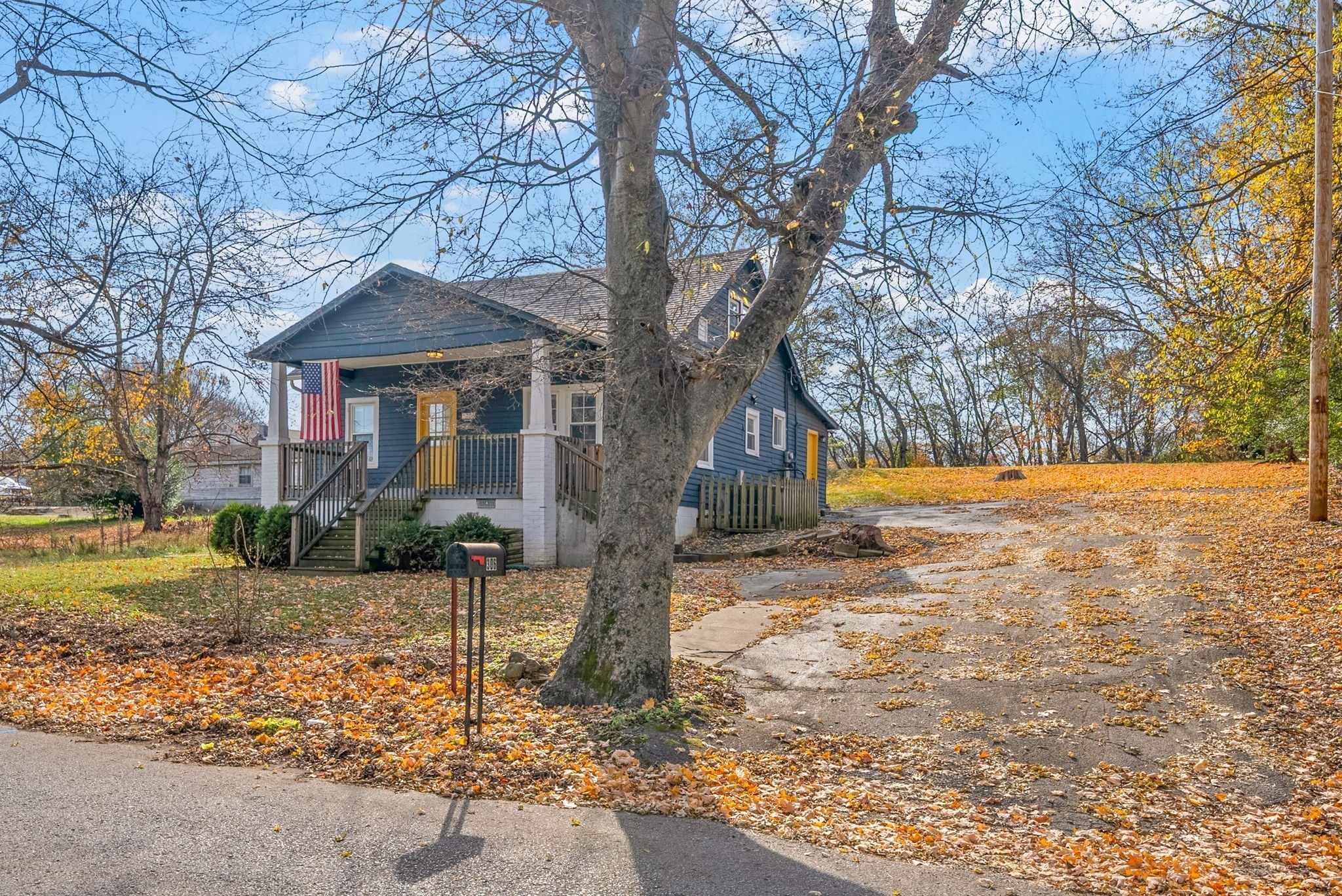 306 E St