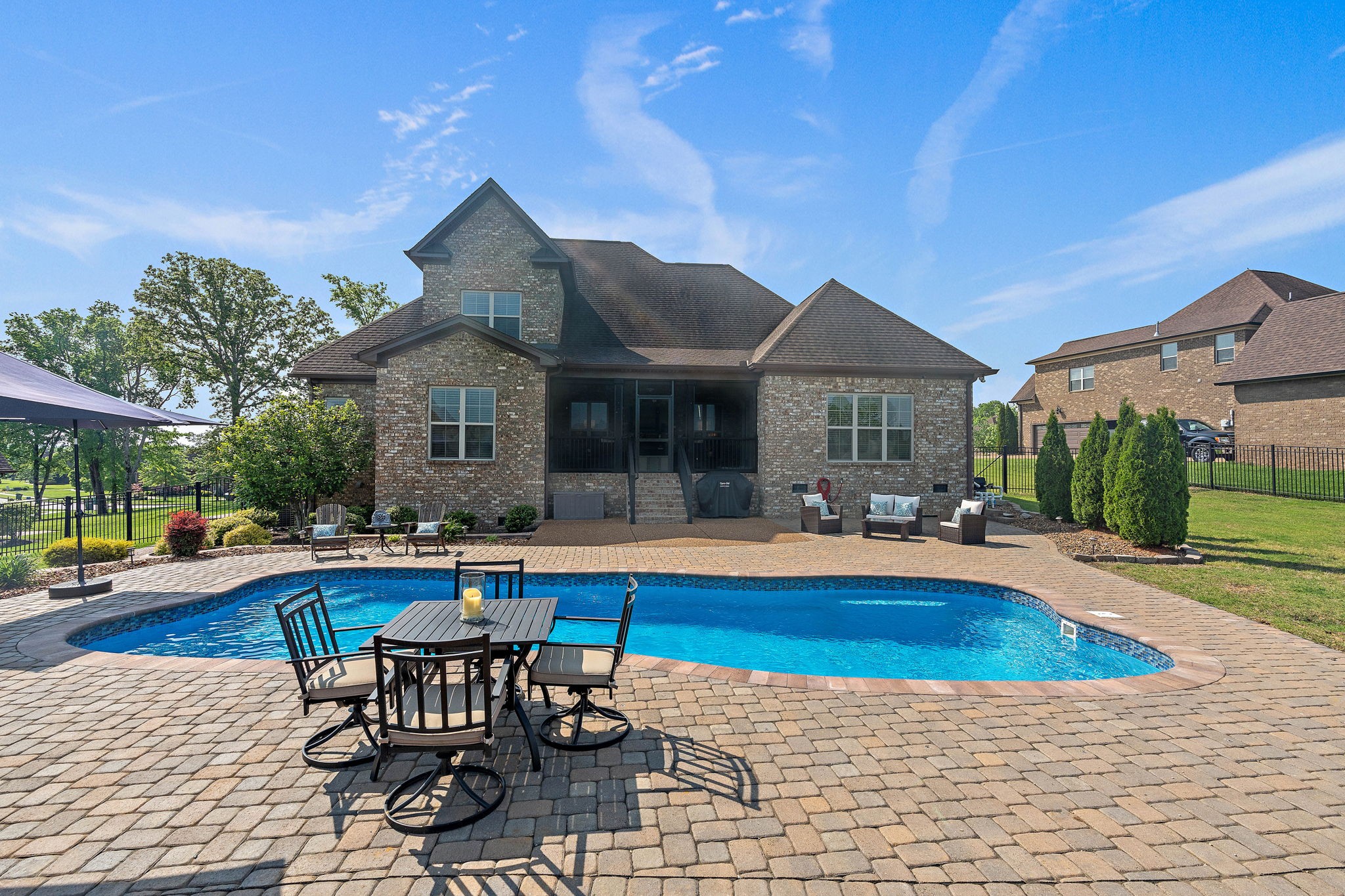 715 Farmington Dr