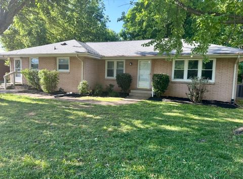 Photo of 910 Glenwood Dr, Murfreesboro, TN 37129 (MLS # 3211171)