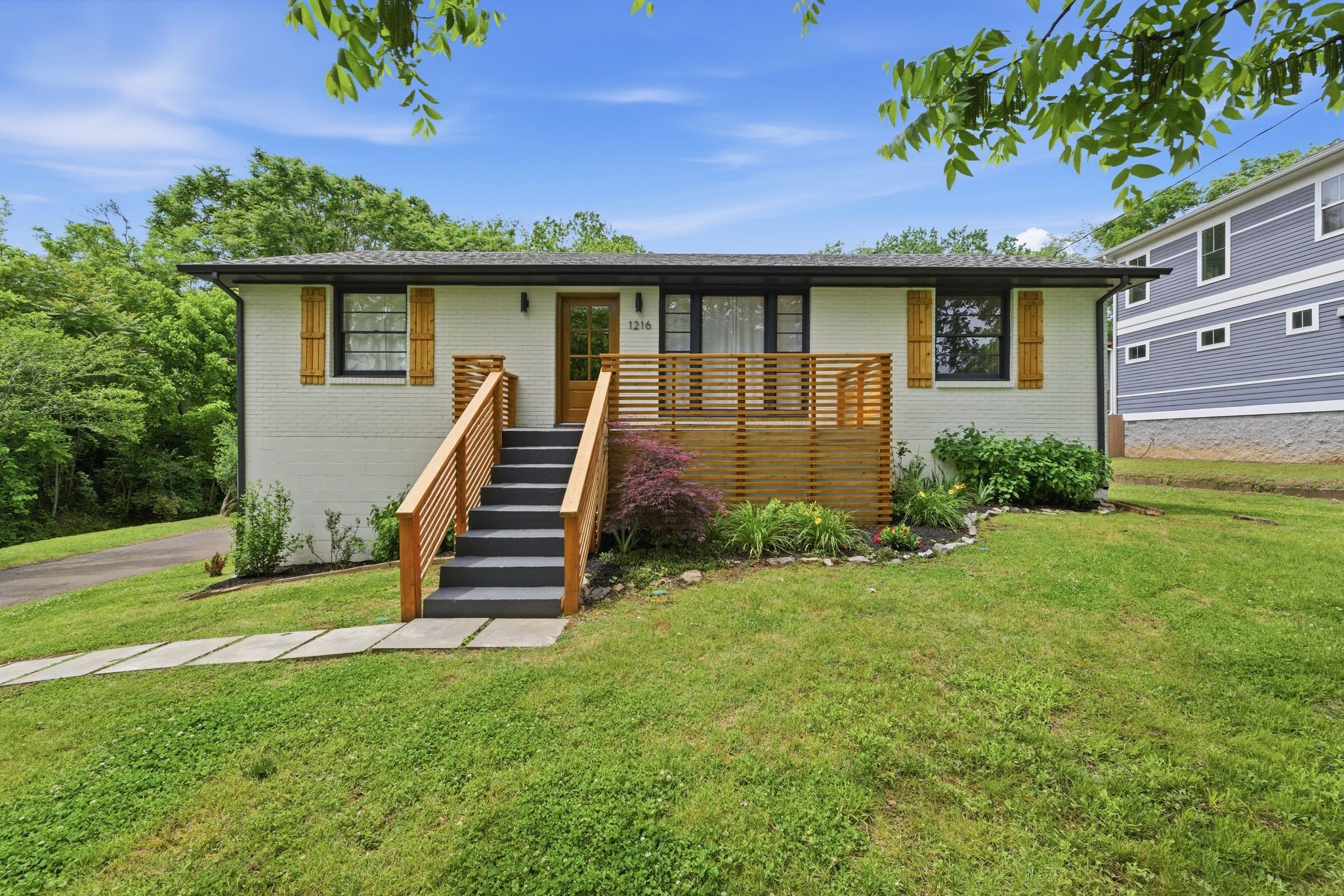 1216 Preston Dr