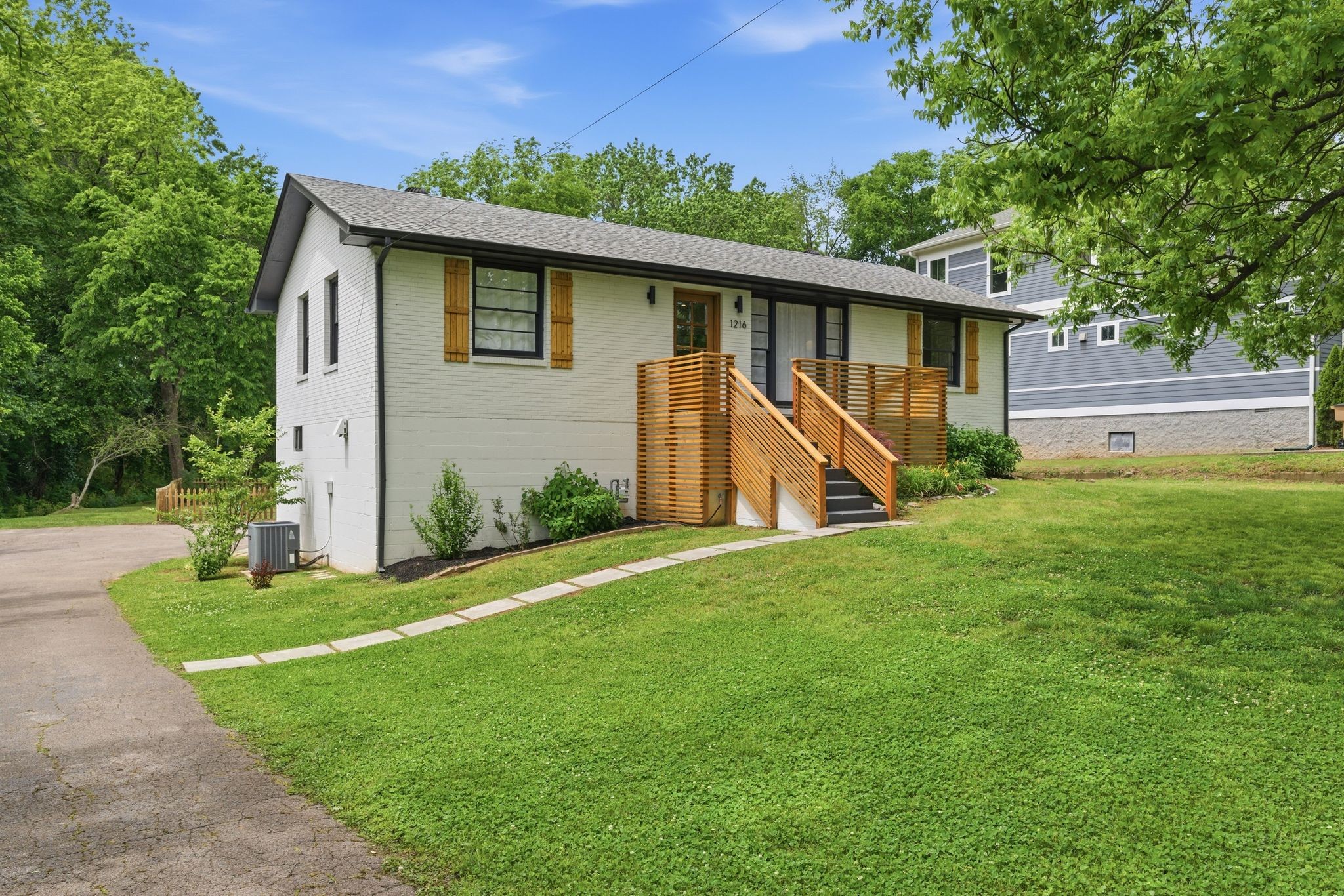 1216 Preston Dr