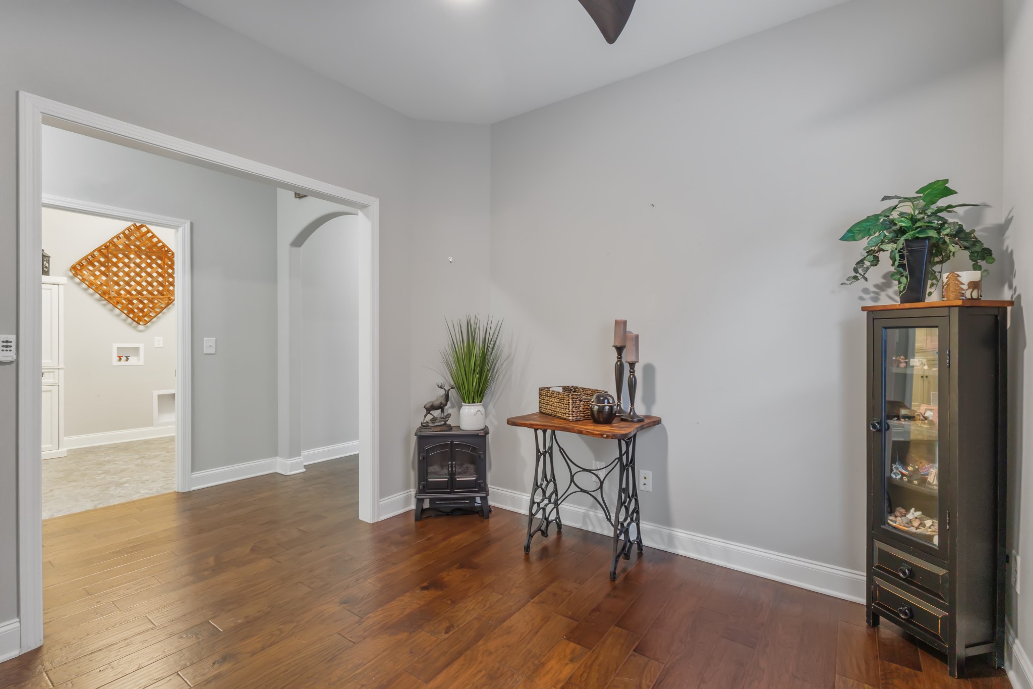 864 Meadowcrest Way 823