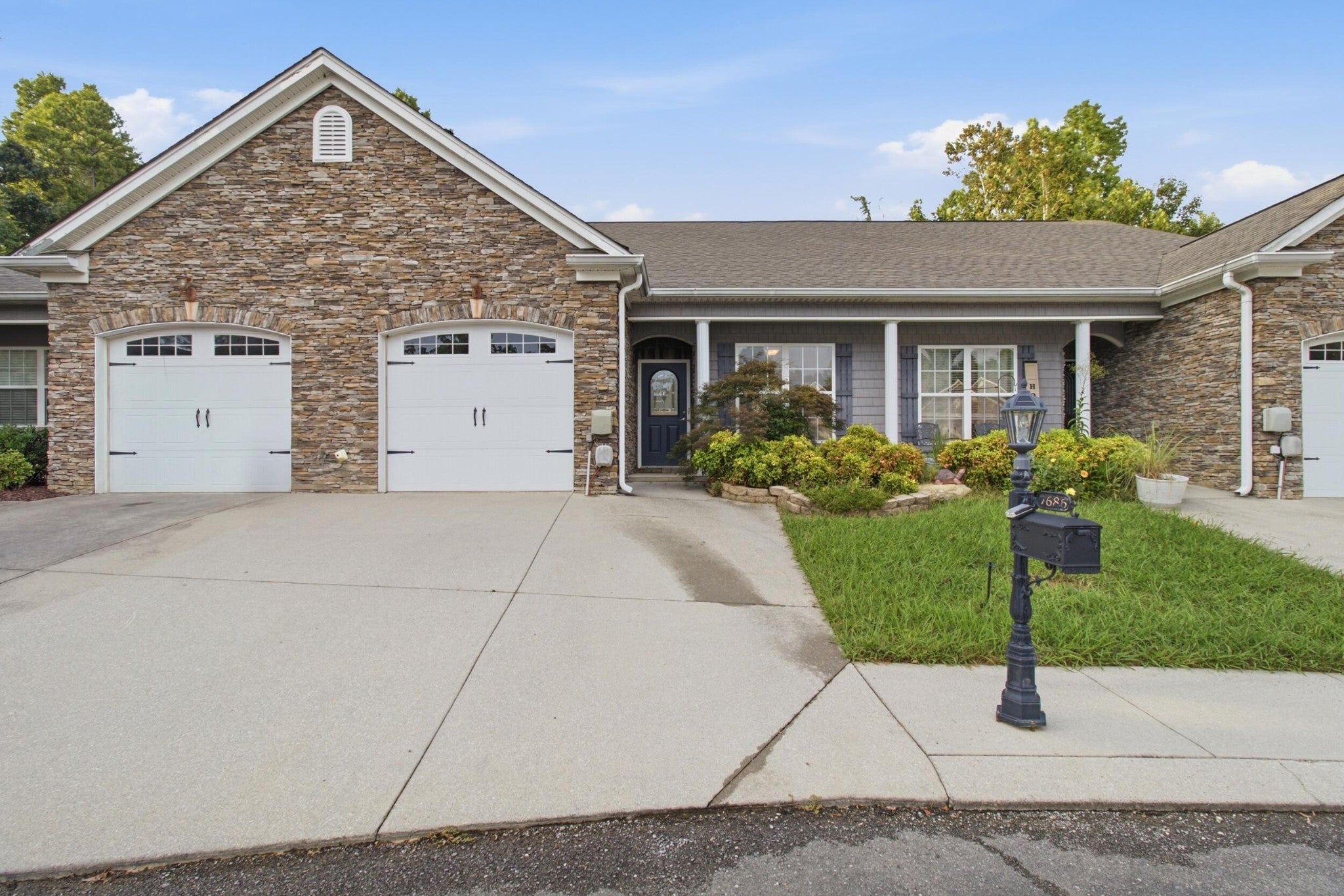 7685 Magnolia Leaf Lane