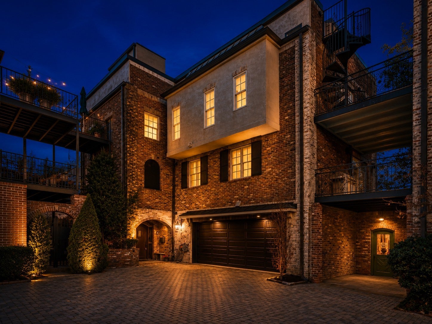 3-bed listing at 102 West End Close 102, Nashville