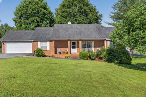 Photo of 2403 N Pointe Cove Cir, Cookeville, TN 38506 (MLS # 3232200)