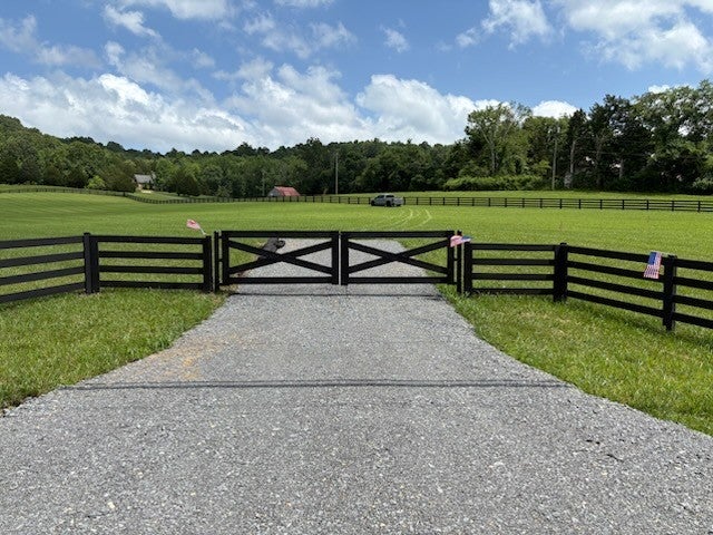 listing at 9157 Highway 100, Nashville