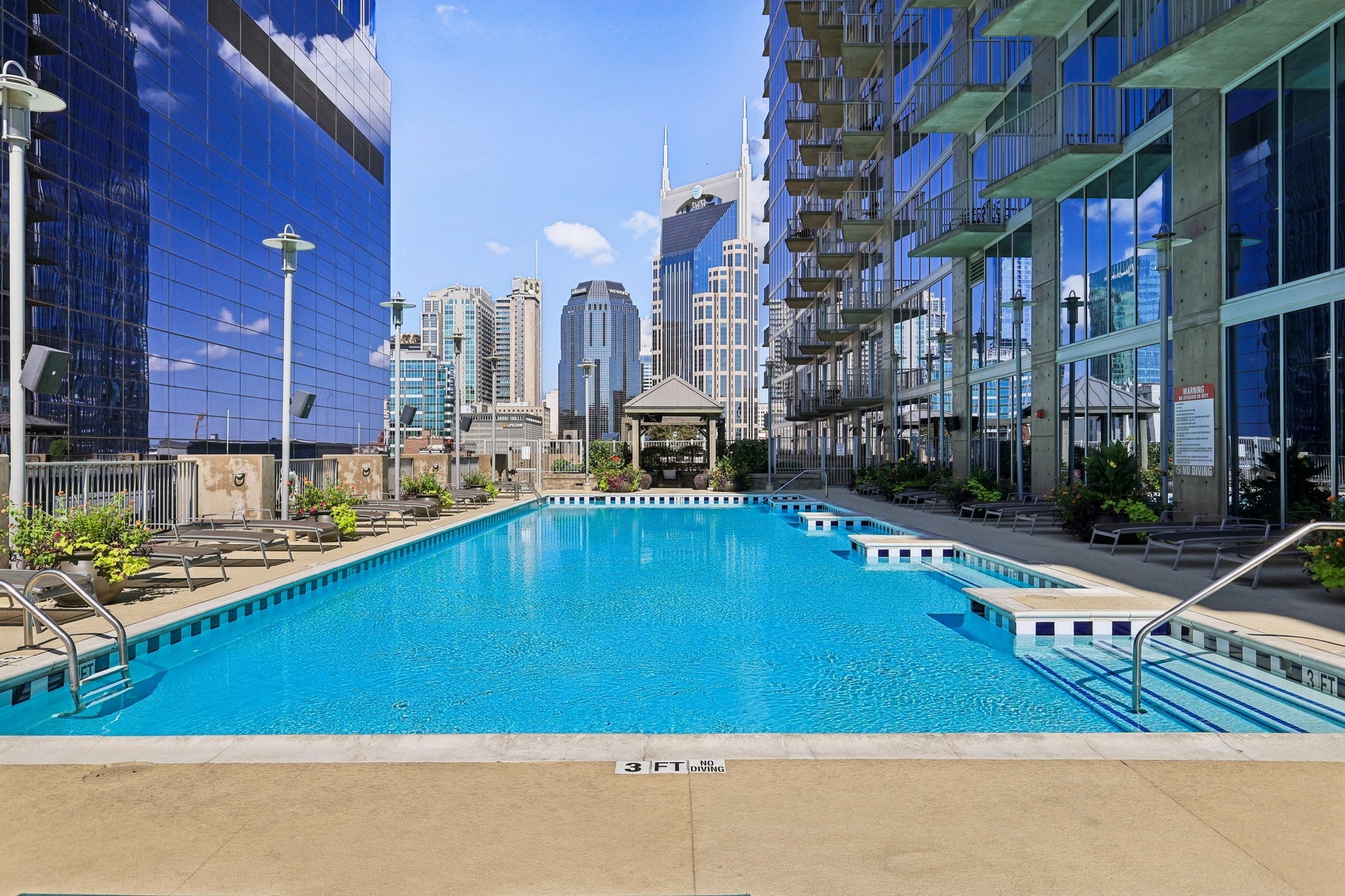 301 Demonbreun St 906