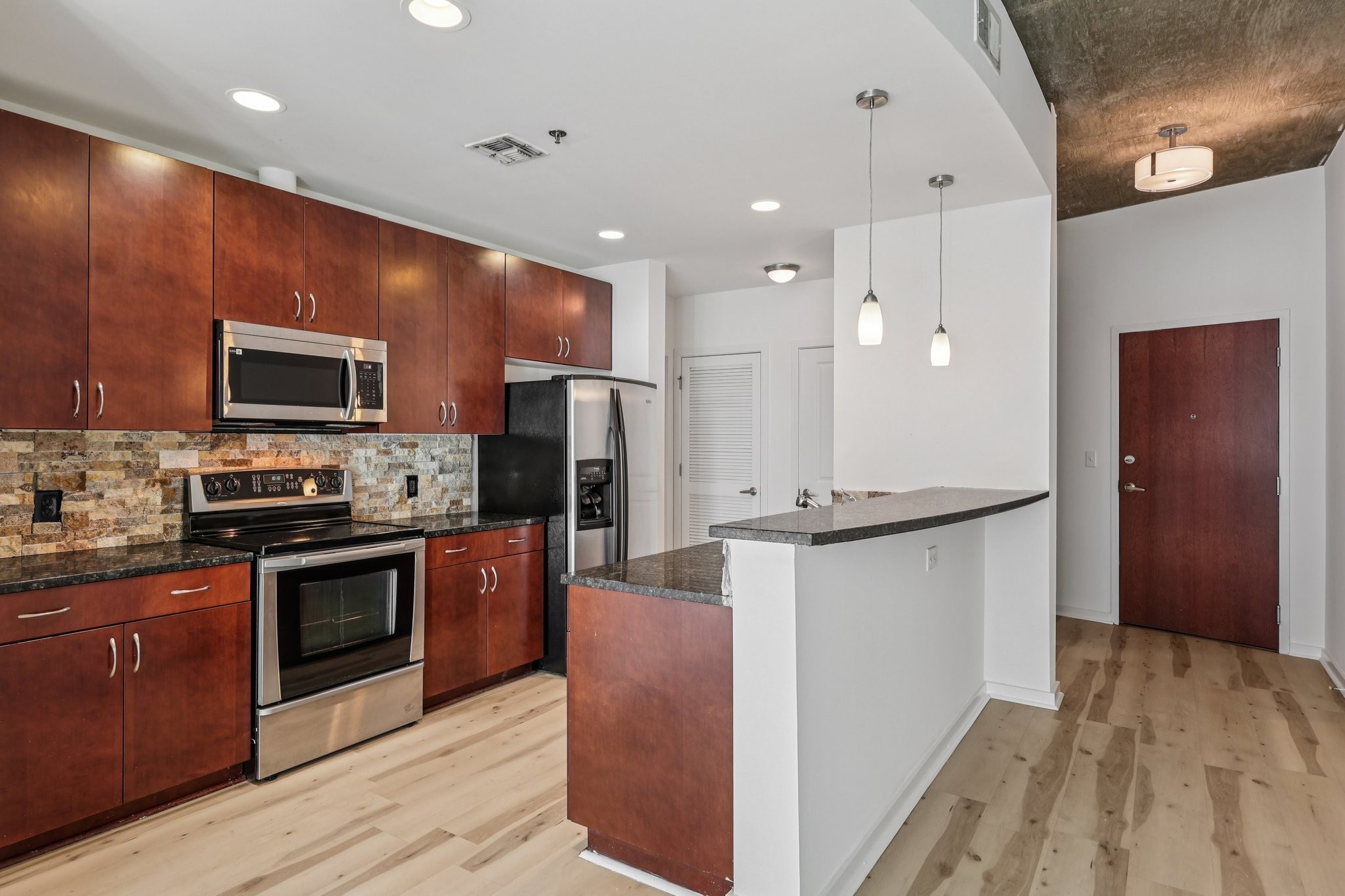 301 Demonbreun St 906