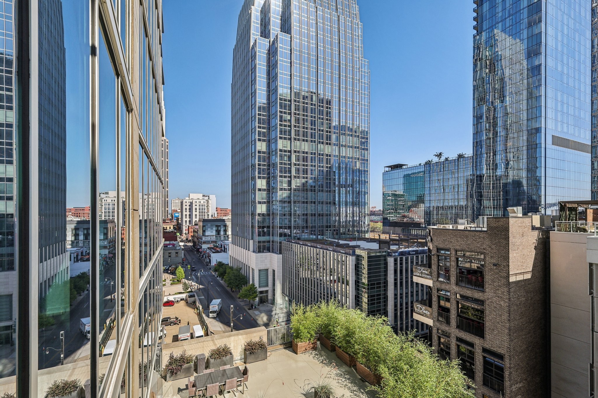 301 Demonbreun St 906