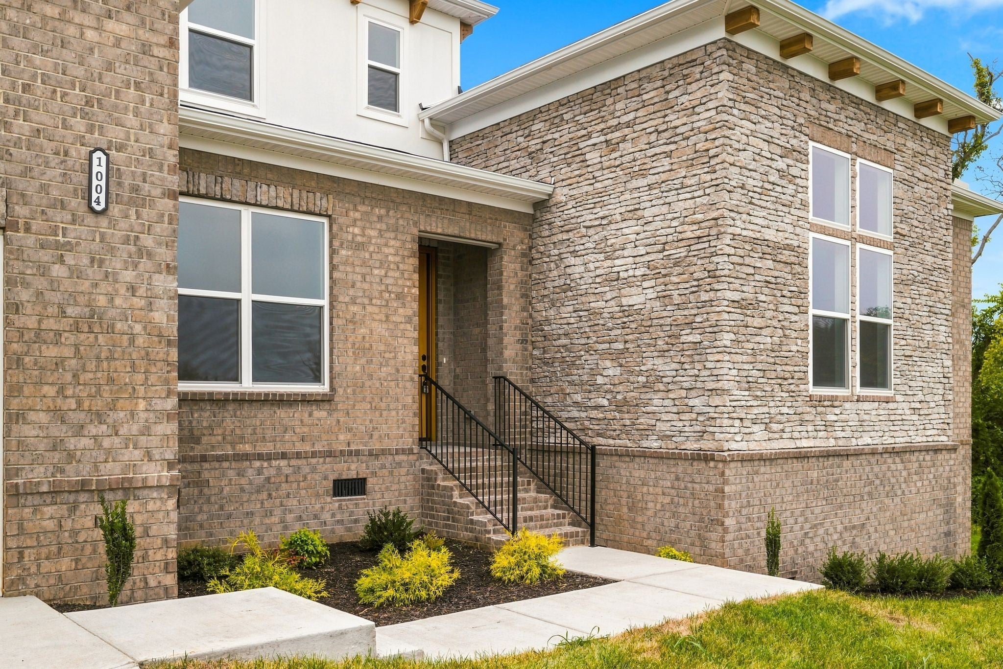 1004 Tiane Trail