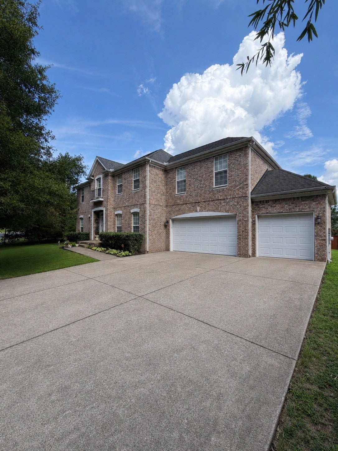 7524 Woodstream Dr