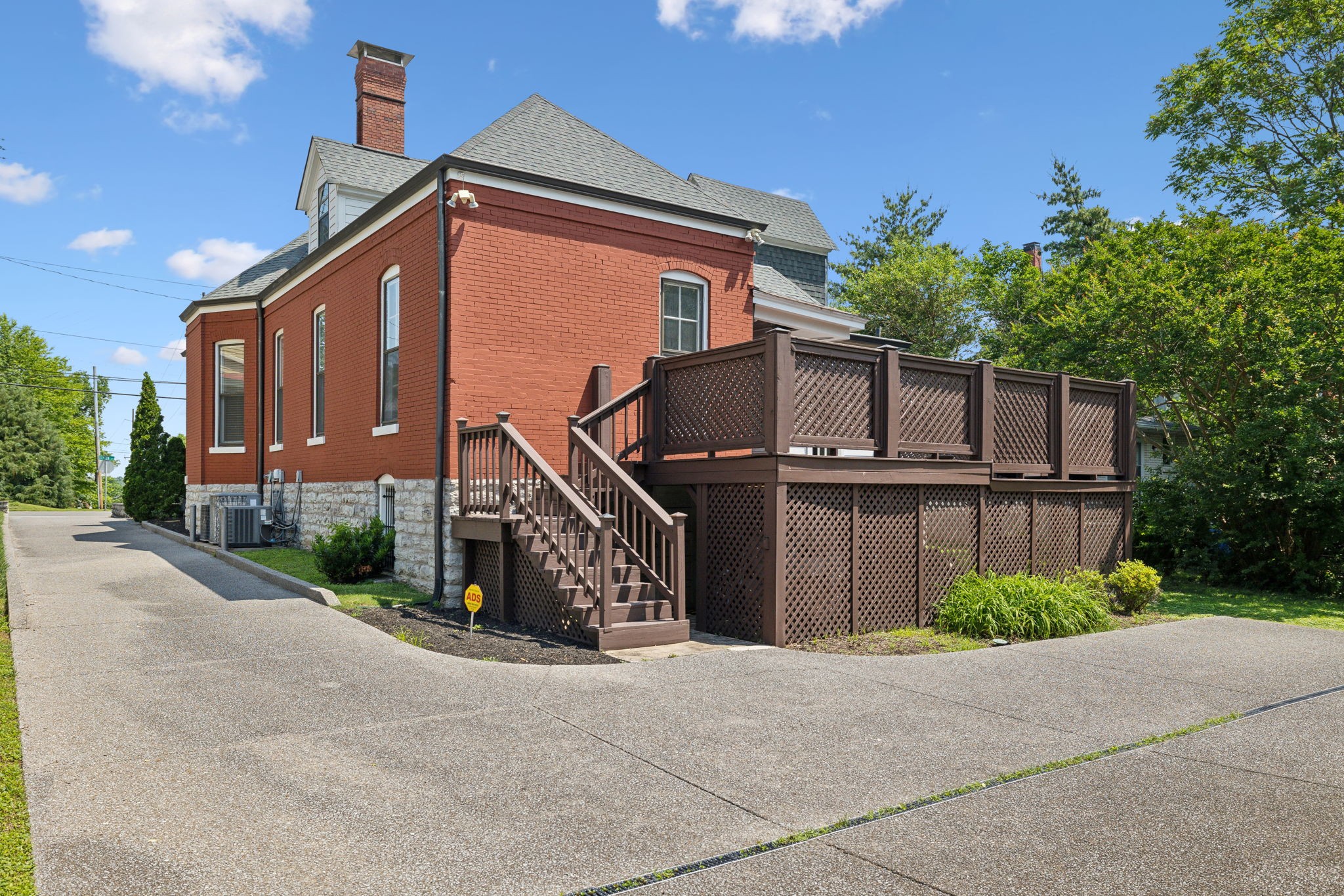 743 Benton Ave