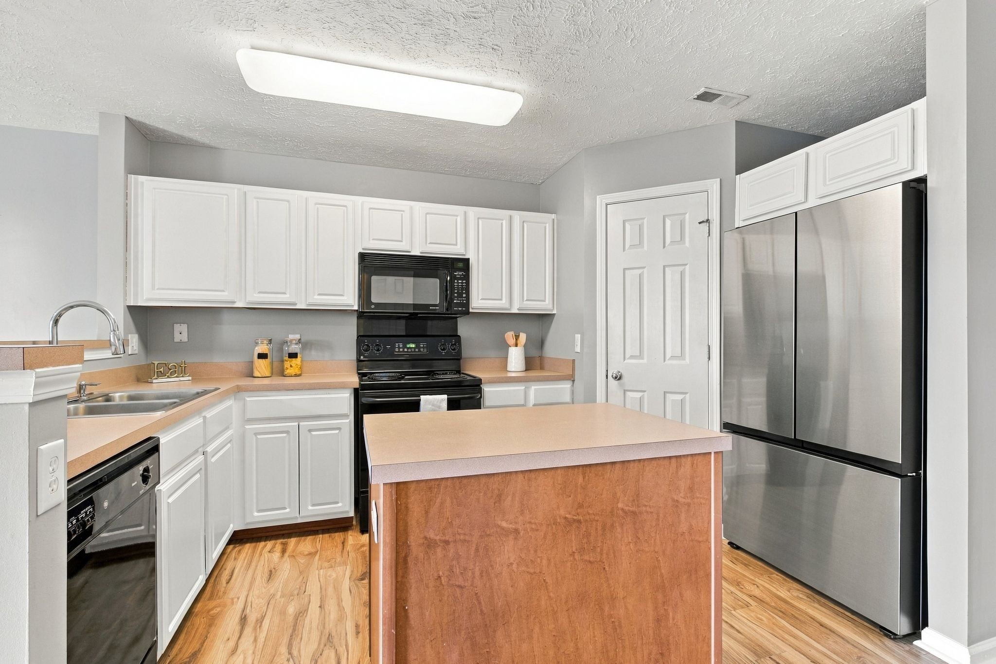 141 Shadow Glen Dr