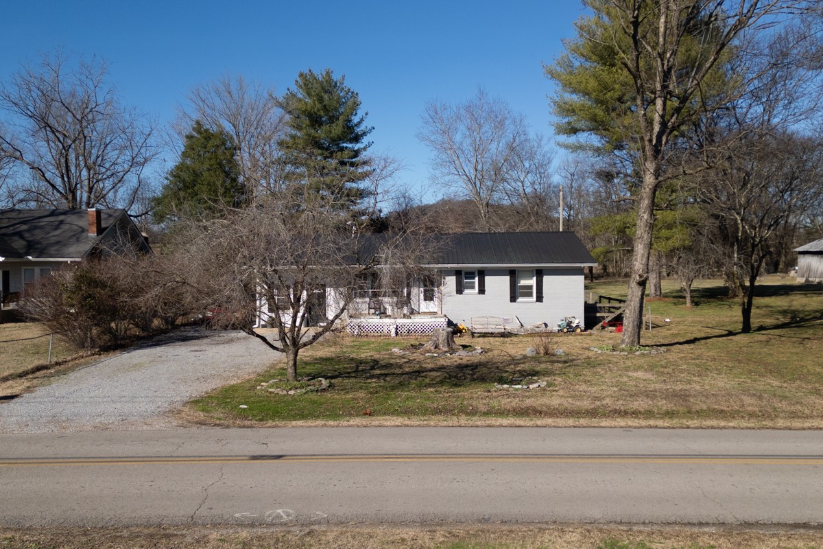 417 Old Highway 31 E