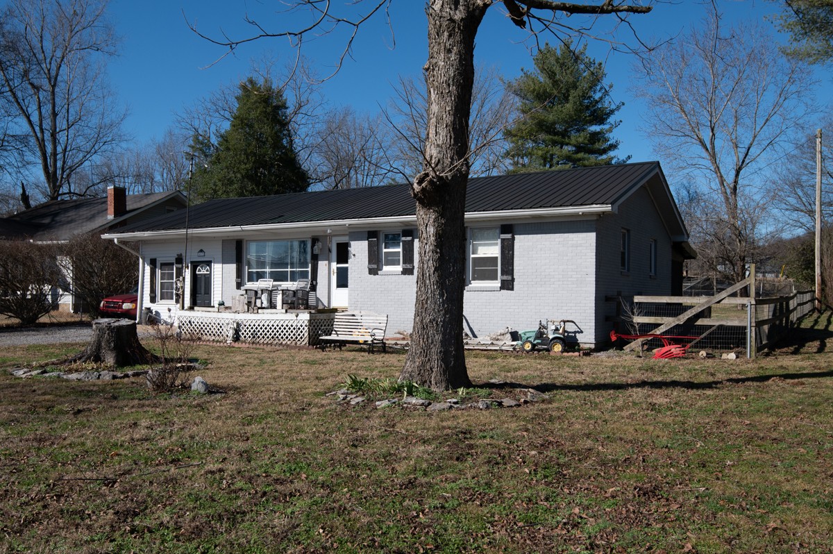 417 Old Highway 31 E