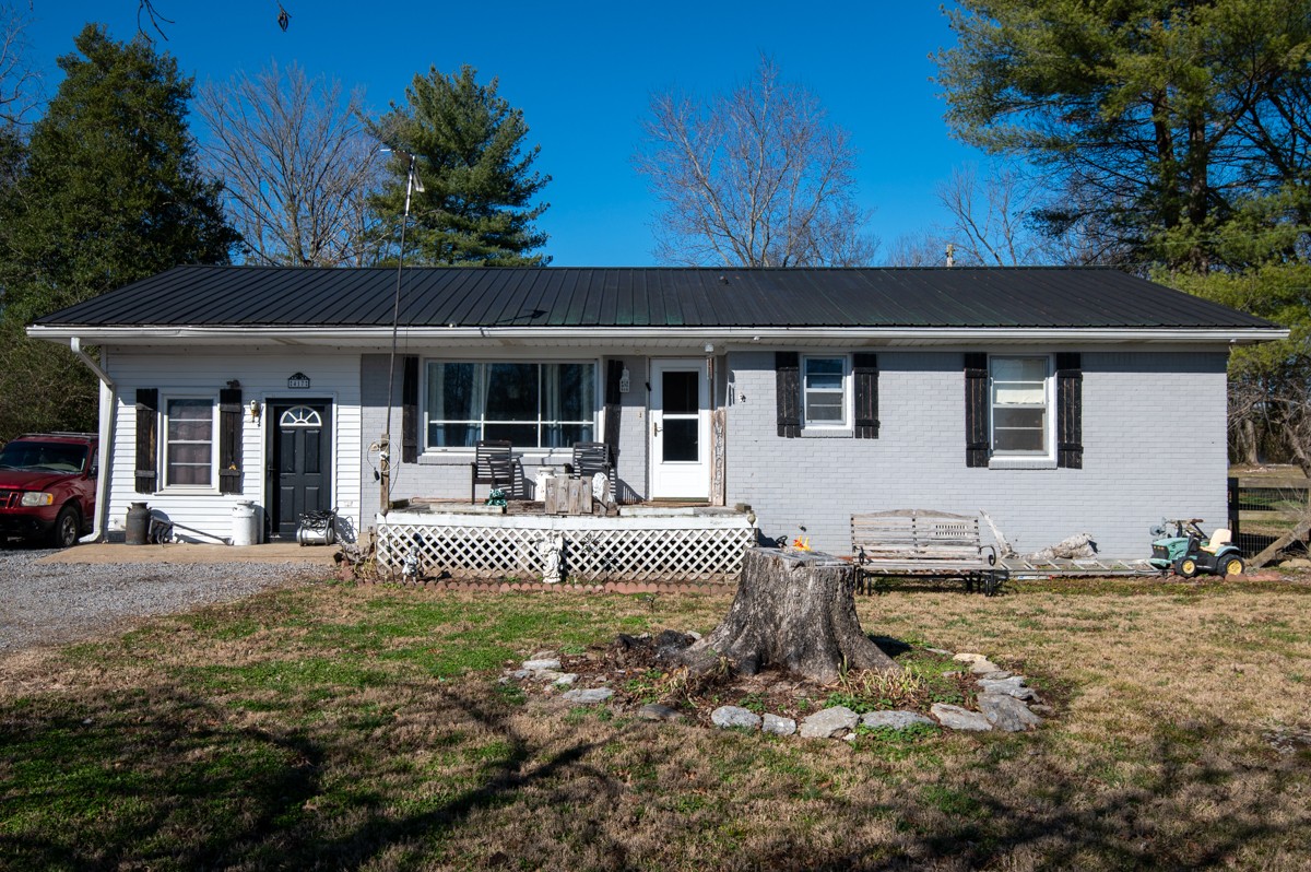 417 Old Highway 31 E