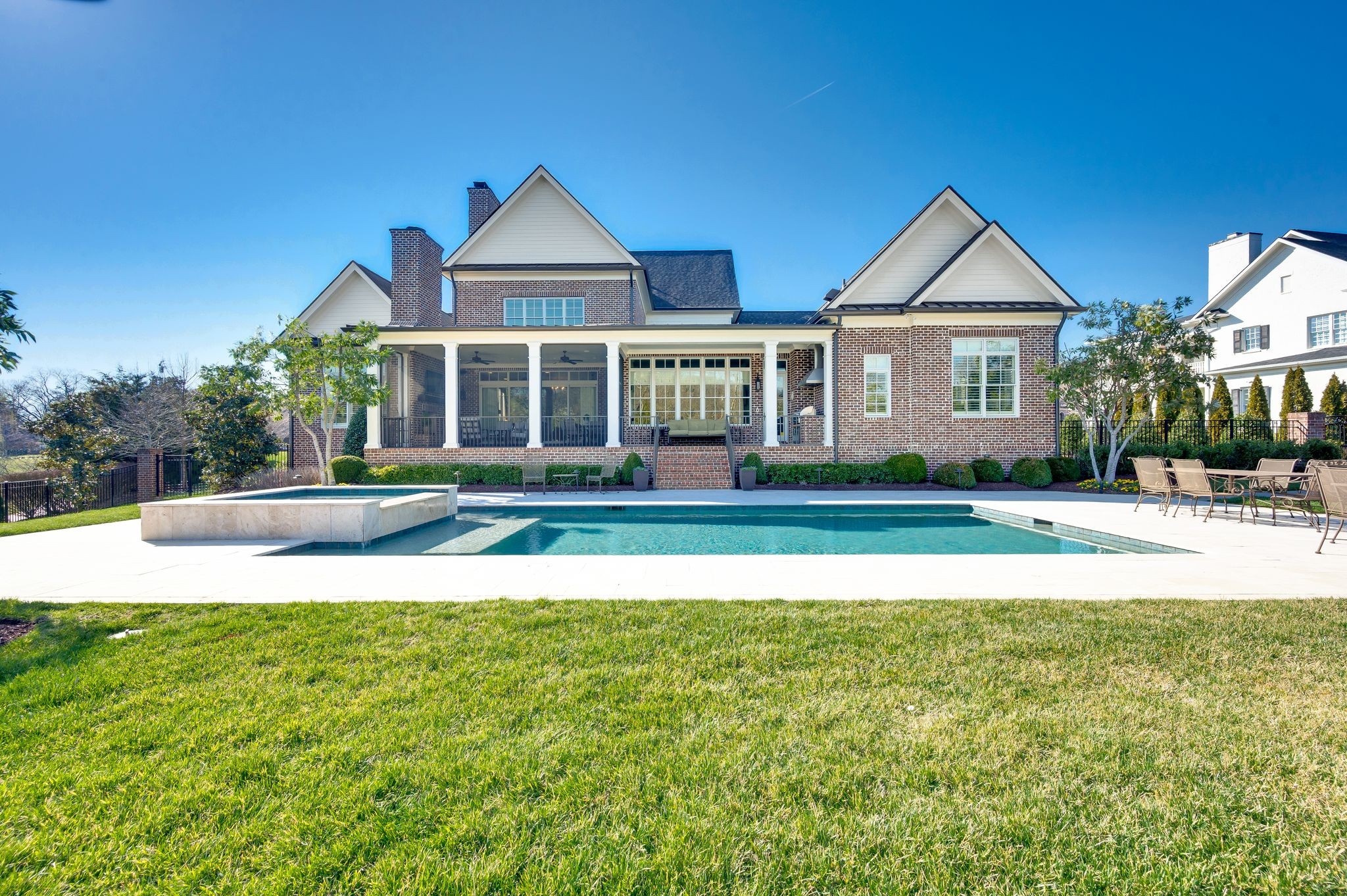 1204 Echo Ln