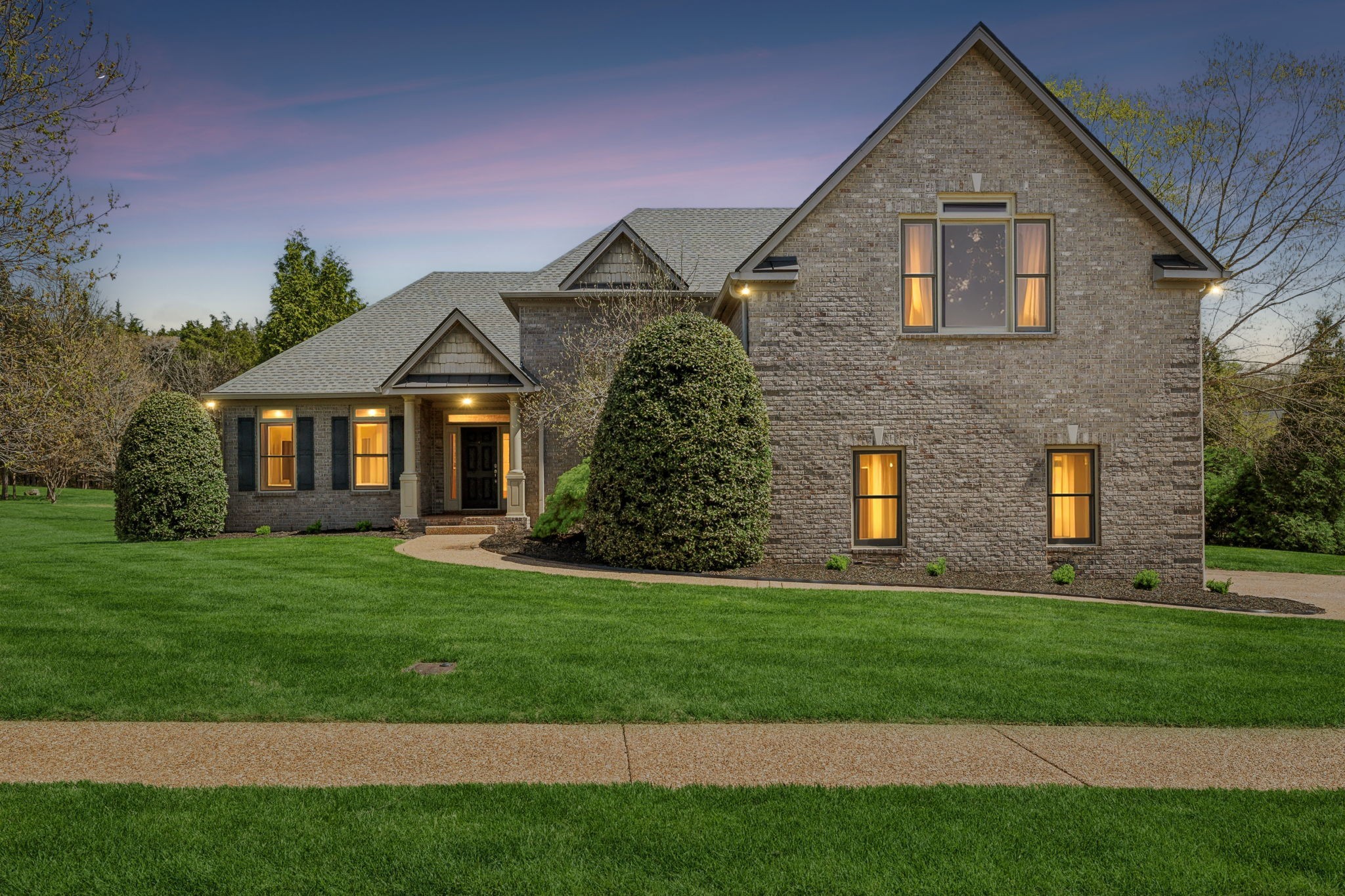3820 Leona Pass