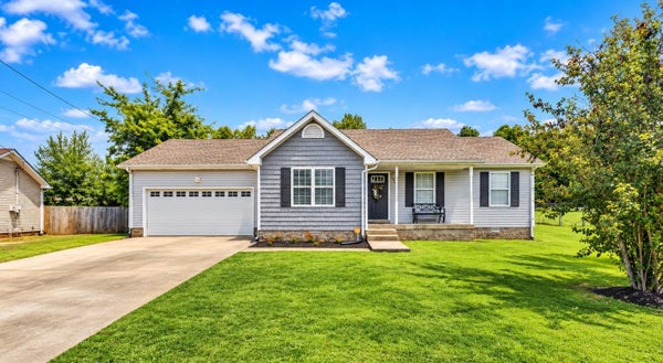 261 GOLDEN POND AVE, OAK GROVE, KY 42262 - Image b3d76d9bdb554b0b1f78e337e6c032cc/802617732